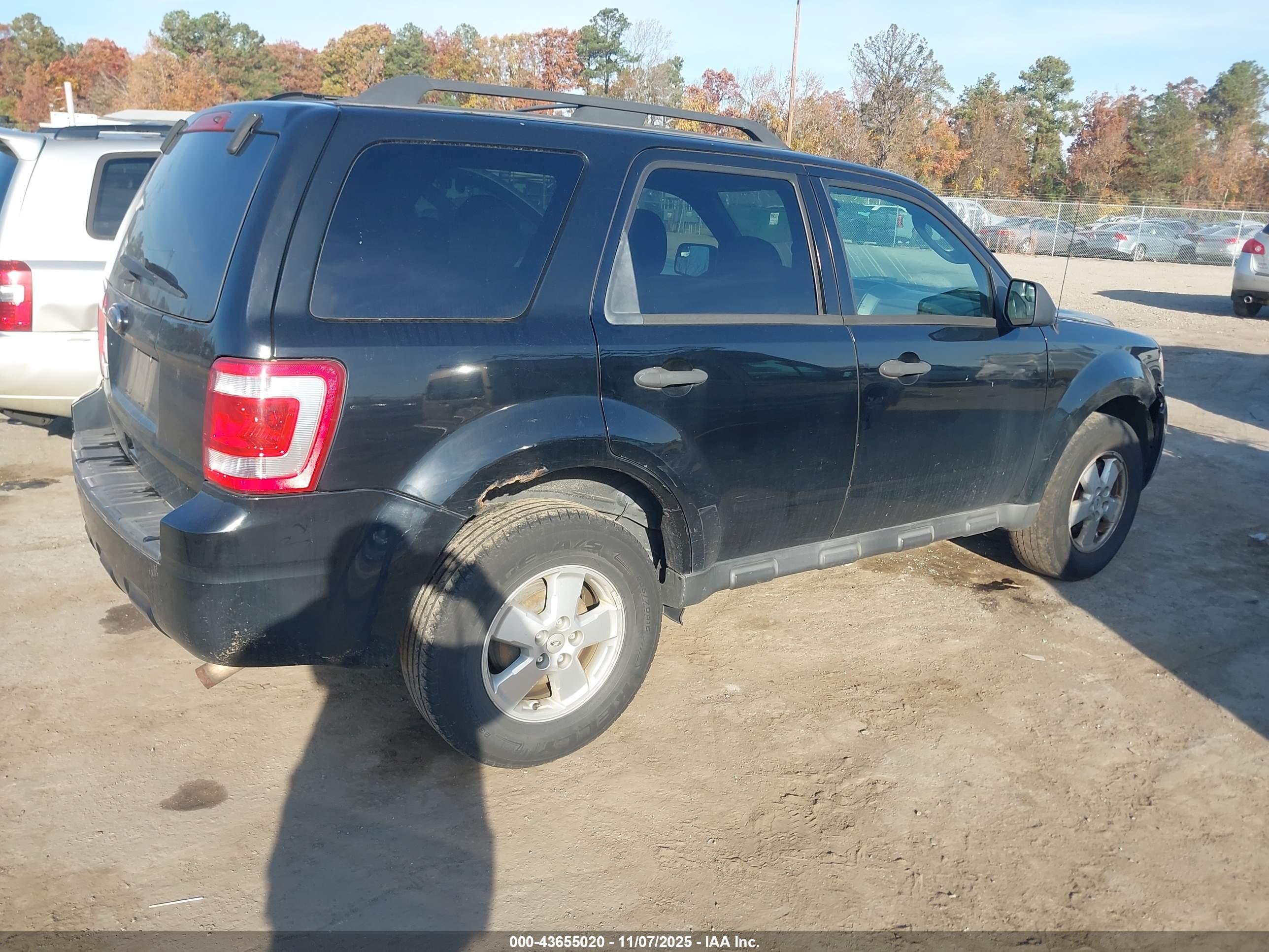 FORD ESCAPE image 4
