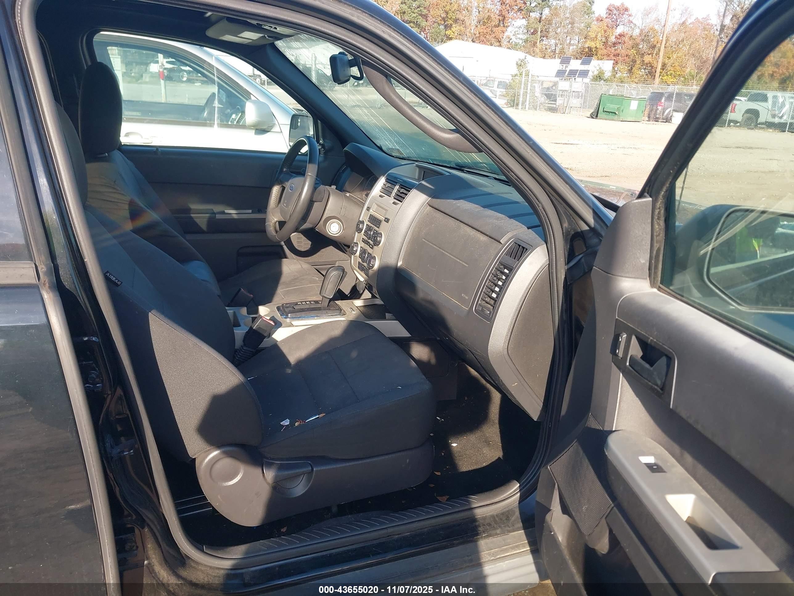 FORD ESCAPE image 5