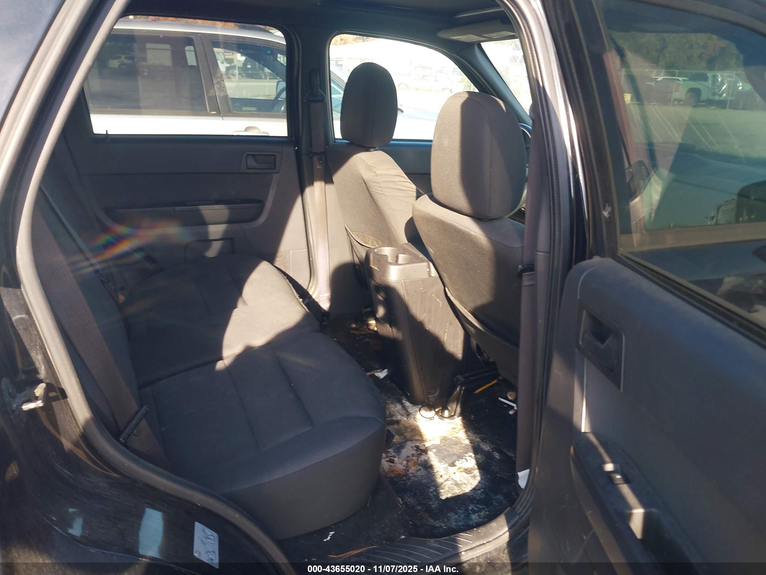 FORD ESCAPE image 8