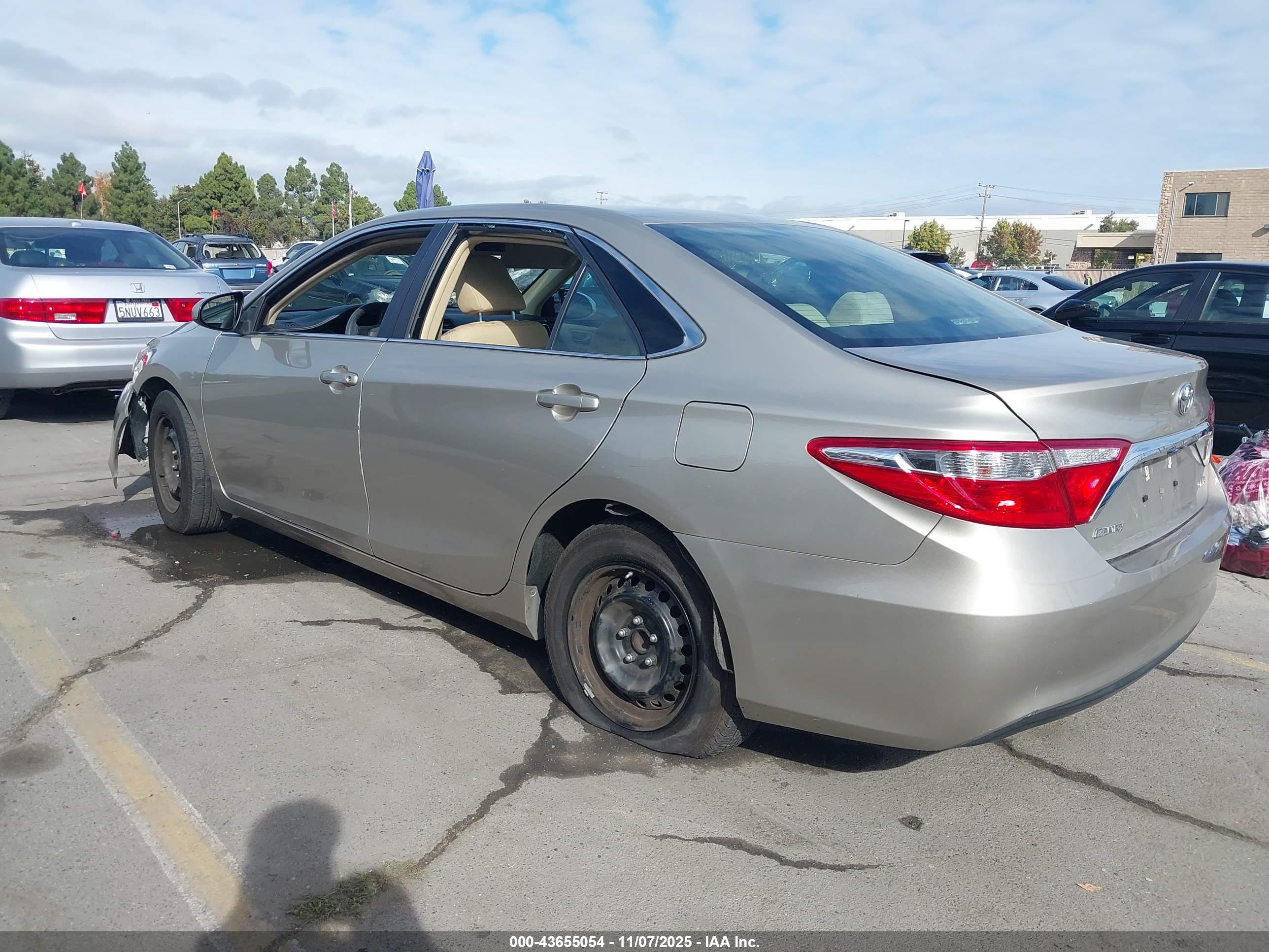 TOYOTA CAMRY image 3
