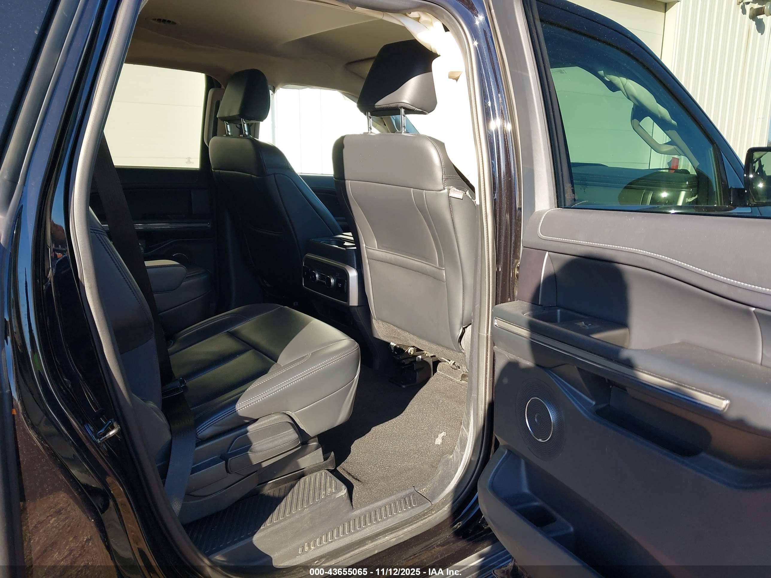 FORD EXPEDITION image 8