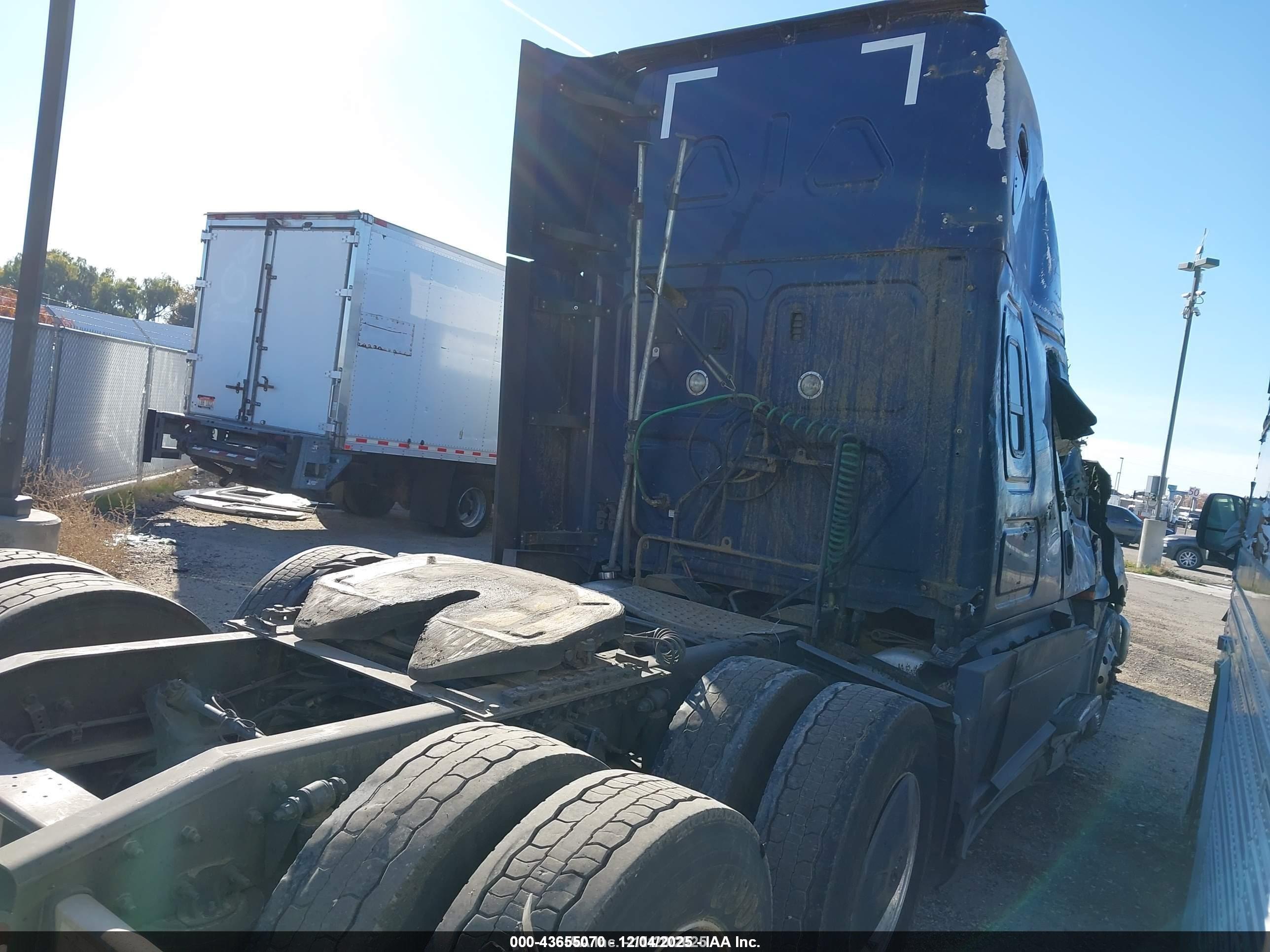 FREIGHTLINER NEW image 4