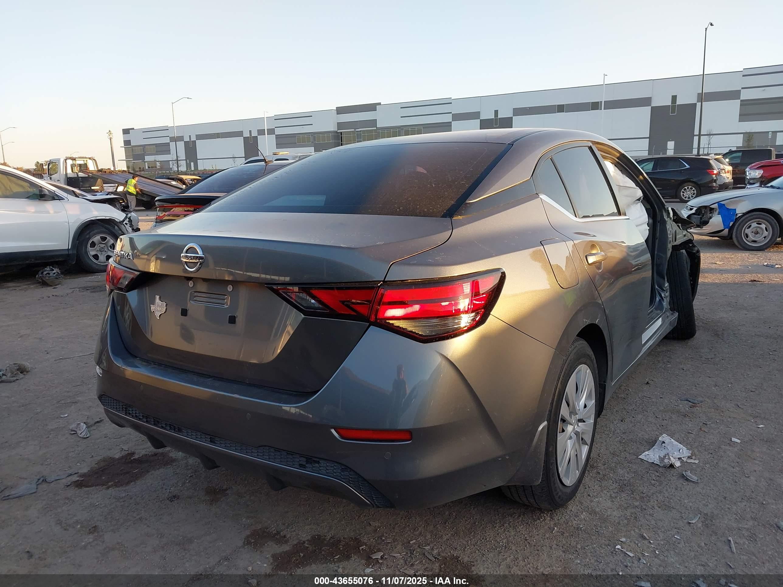 NISSAN SENTRA image 4