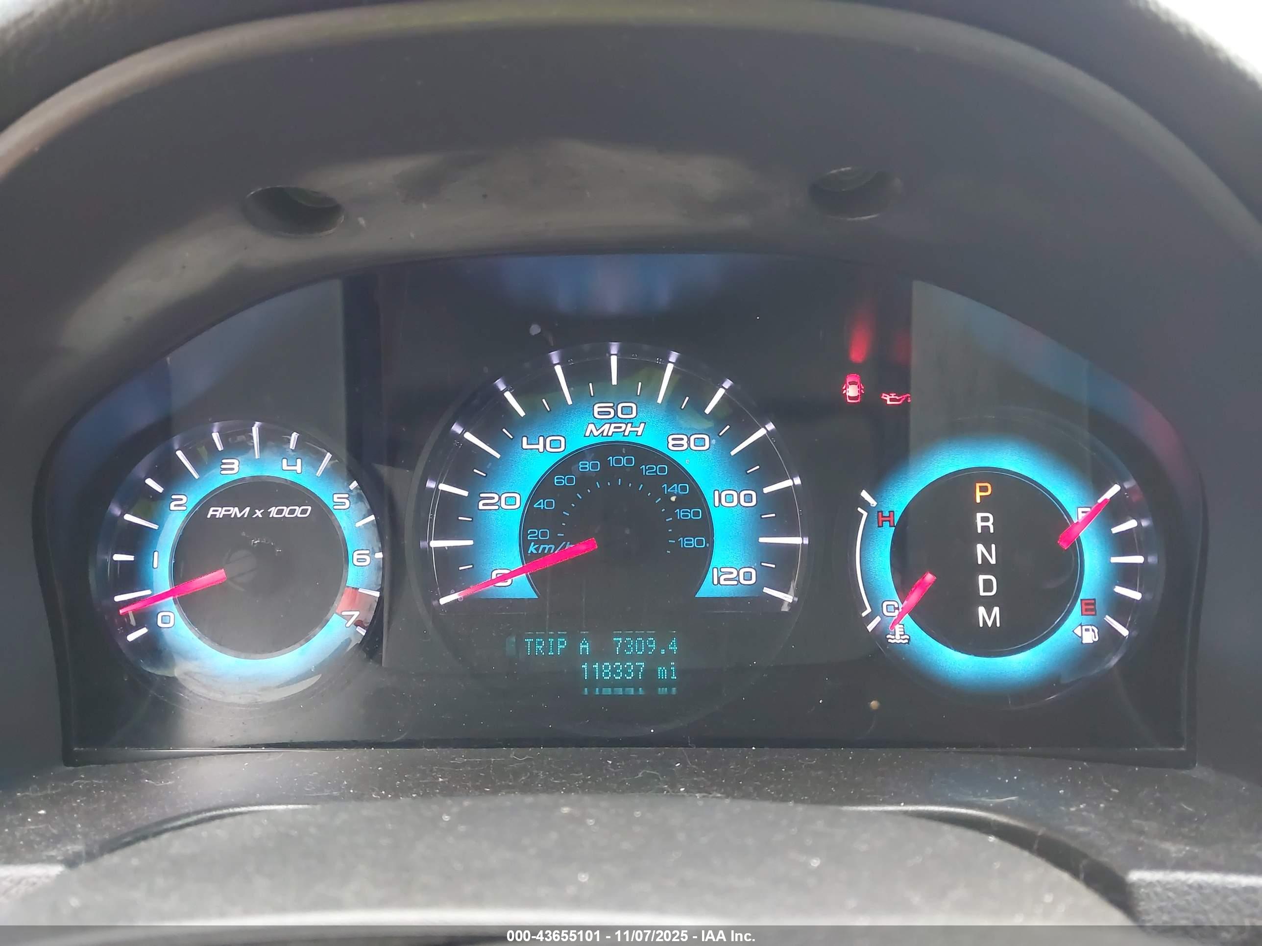 FORD FUSION image 7