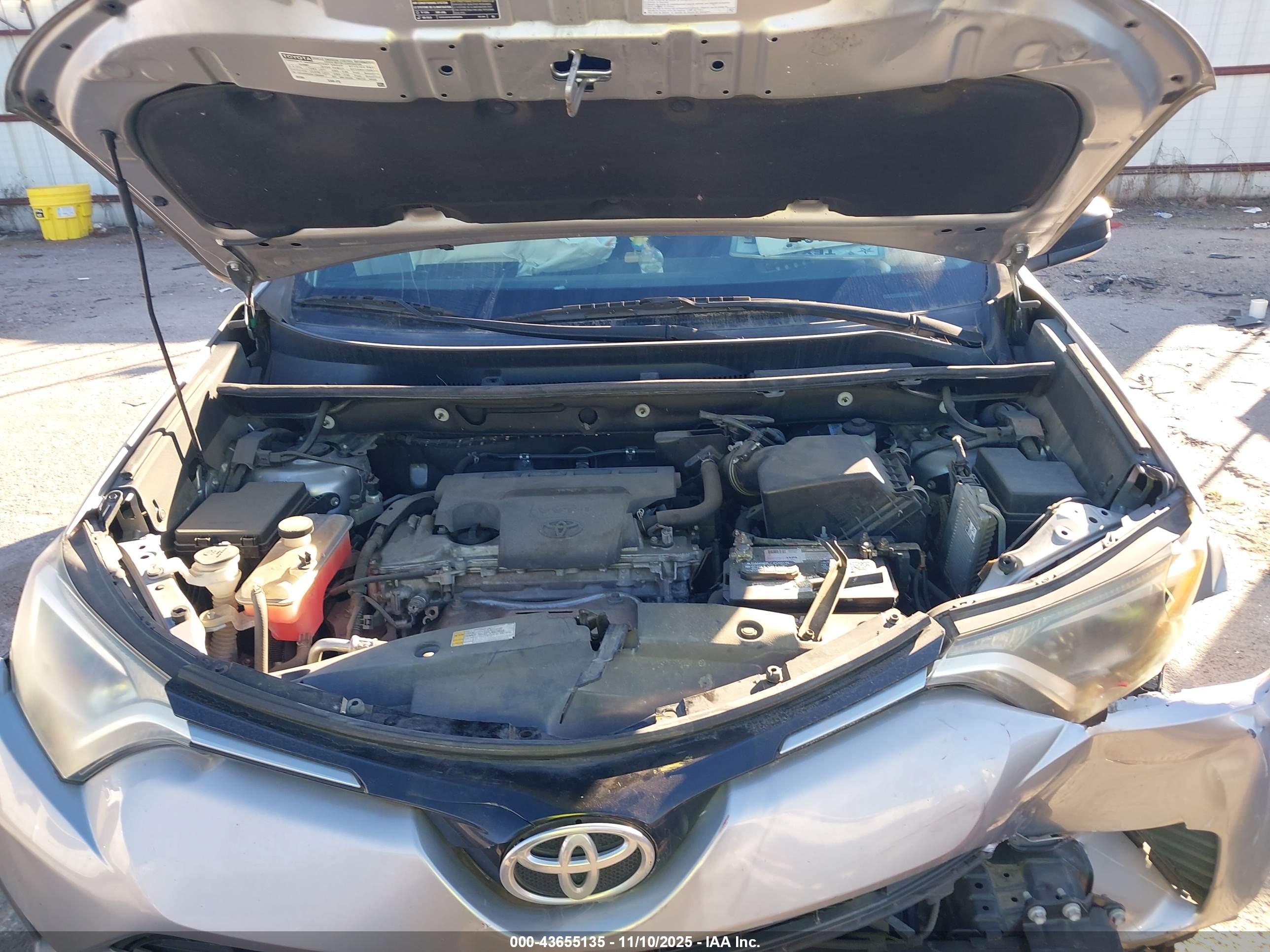 TOYOTA RAV4 image 10