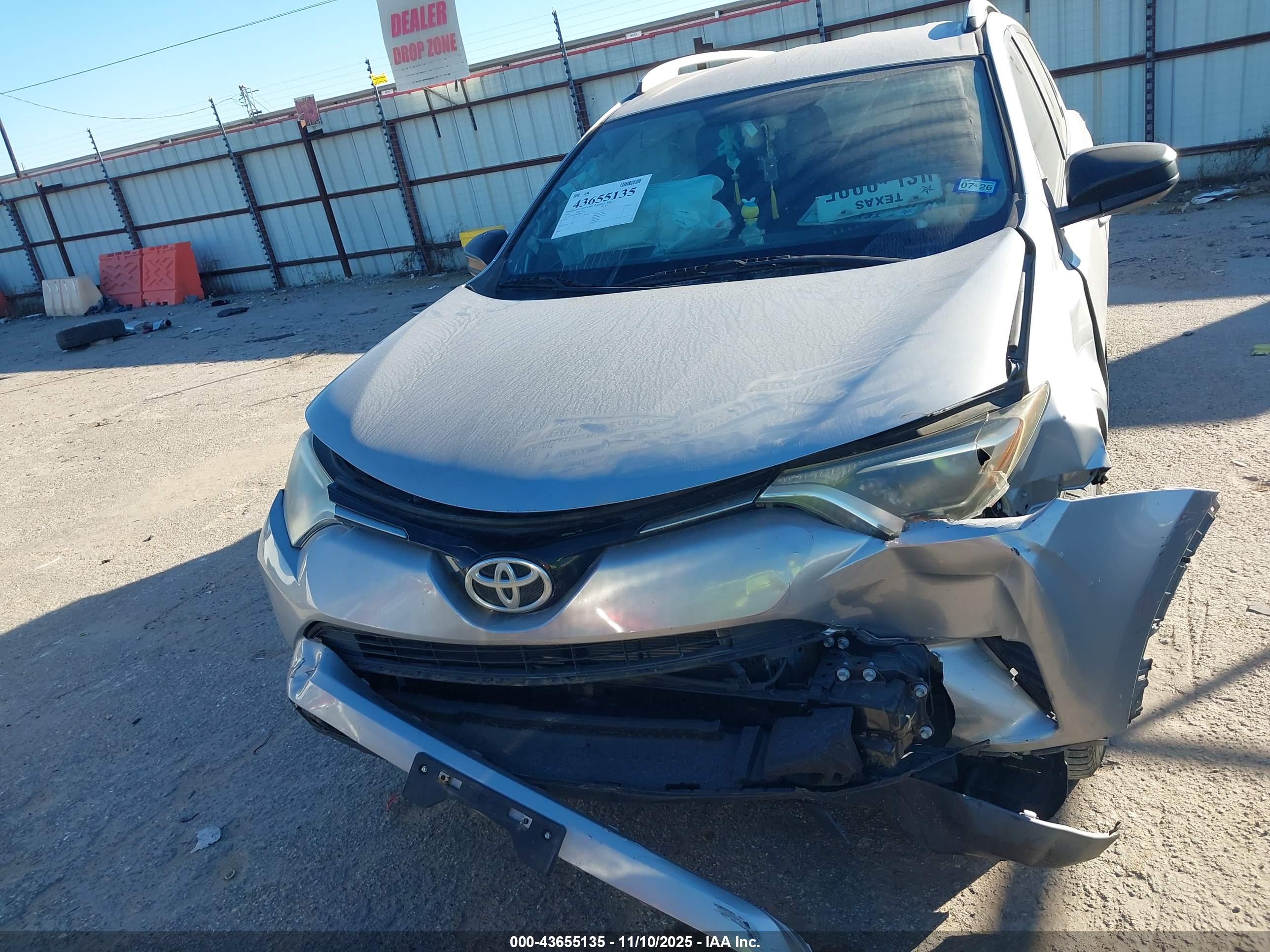 TOYOTA RAV4 image 6