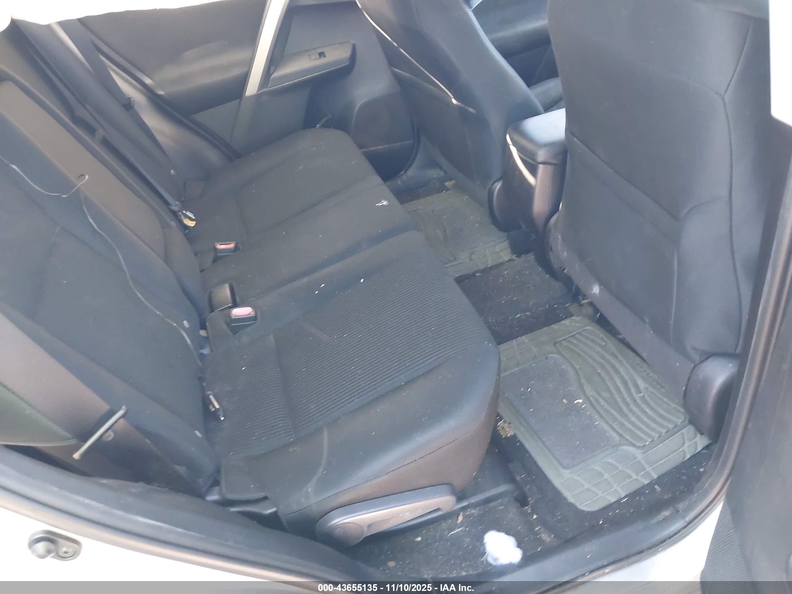 TOYOTA RAV4 image 8
