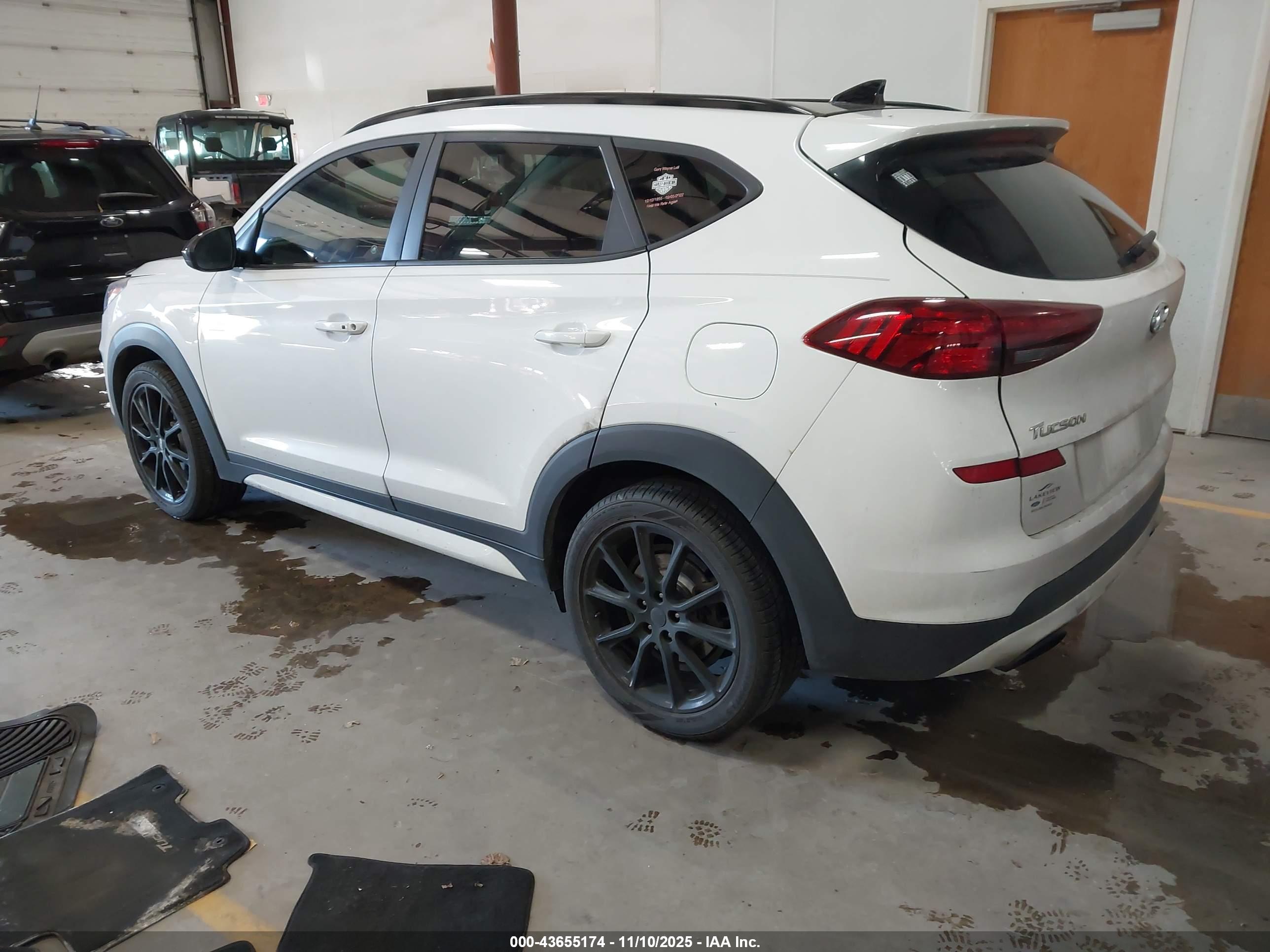 HYUNDAI TUCSON image 3