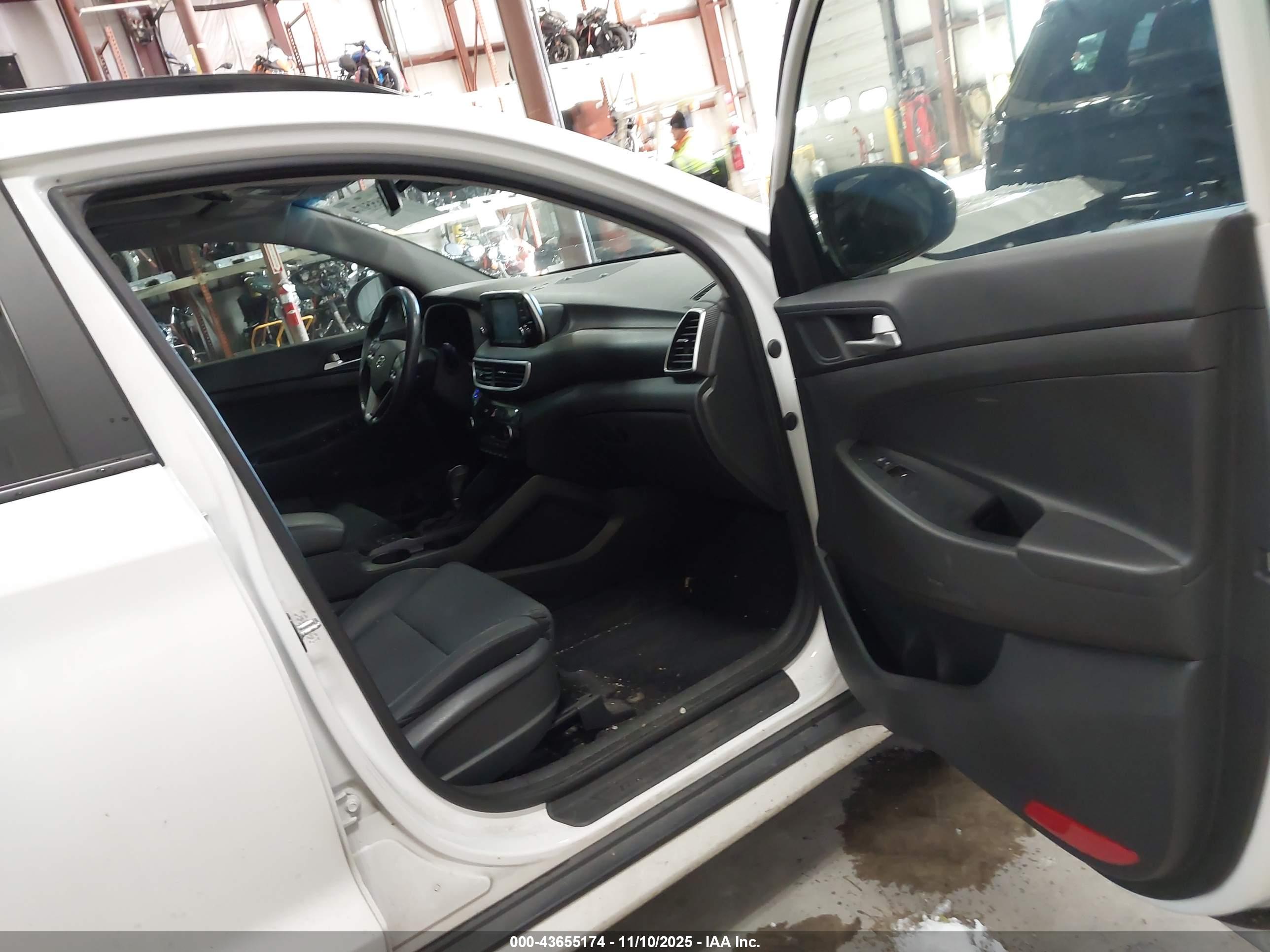 HYUNDAI TUCSON image 5