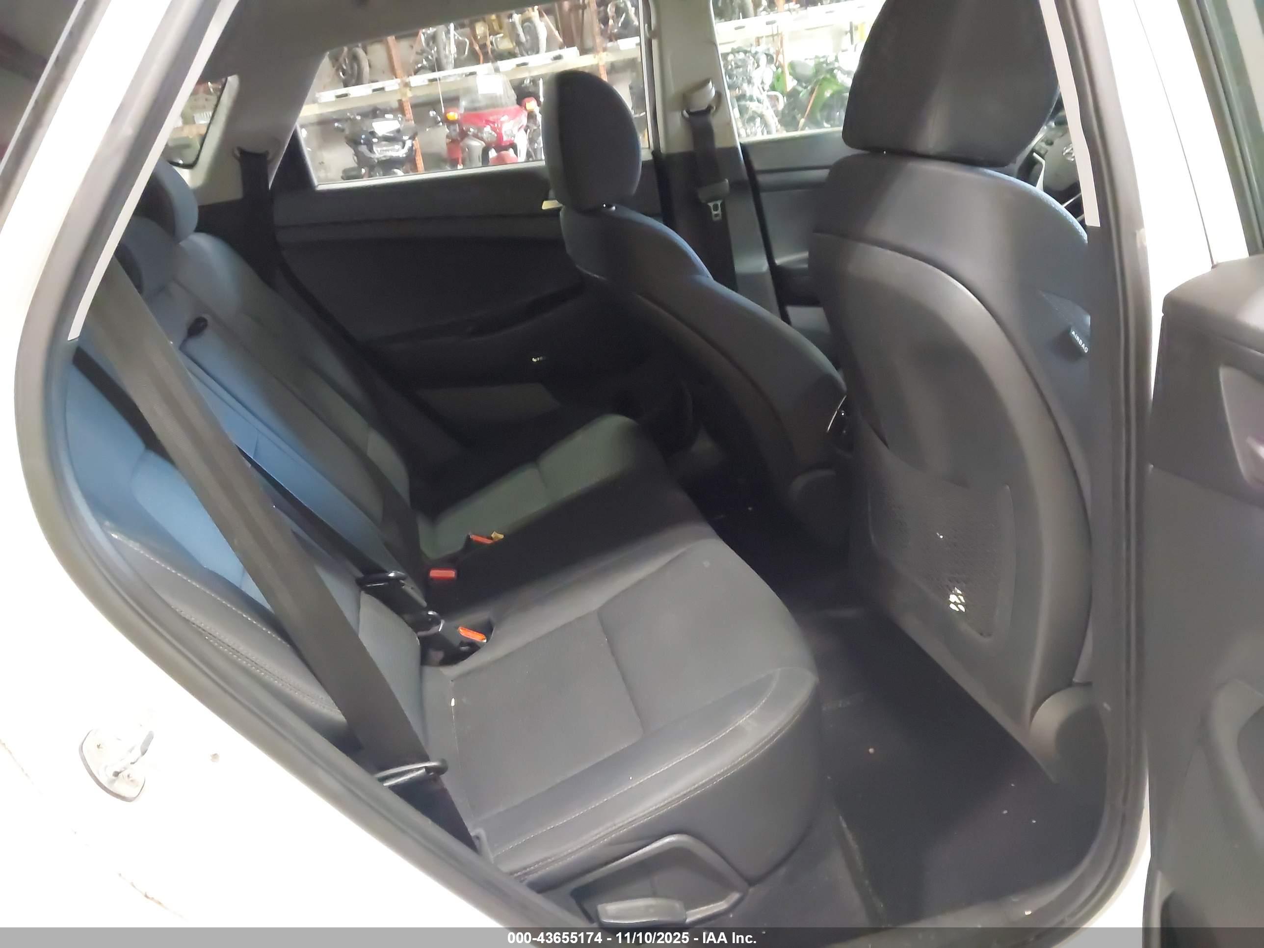 HYUNDAI TUCSON image 8