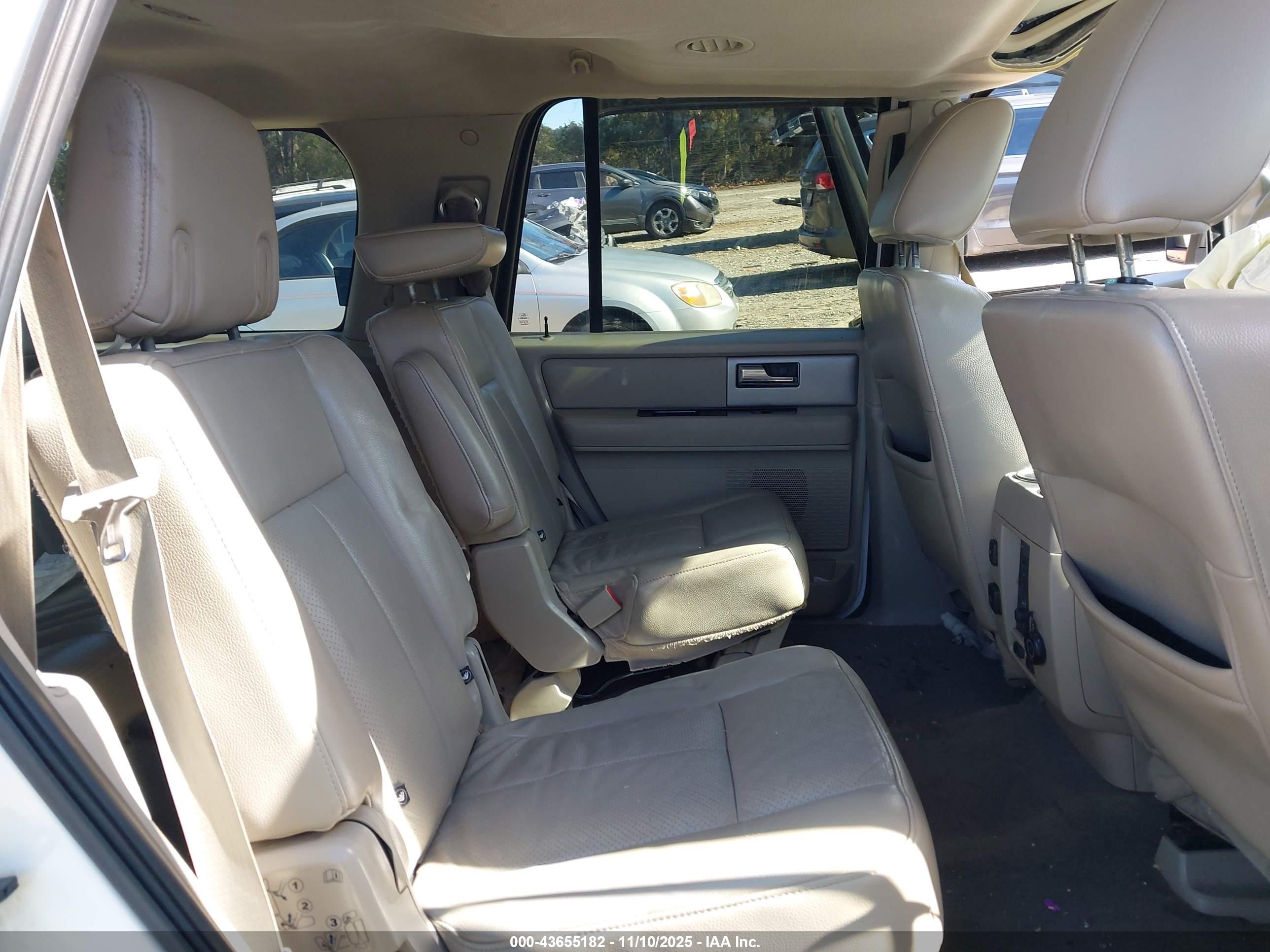 FORD EXPEDITION image 8