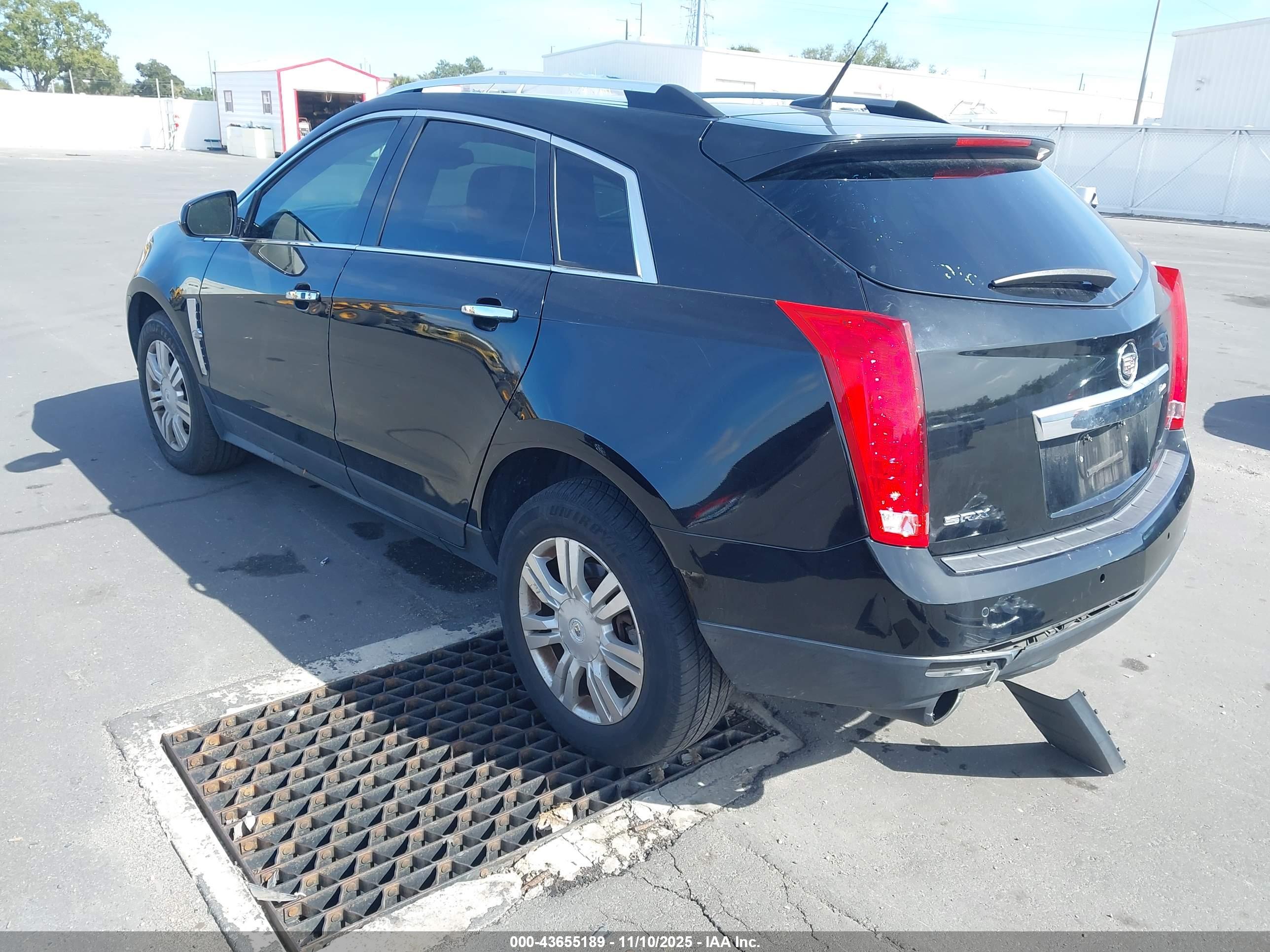 CADILLAC SRX image 3