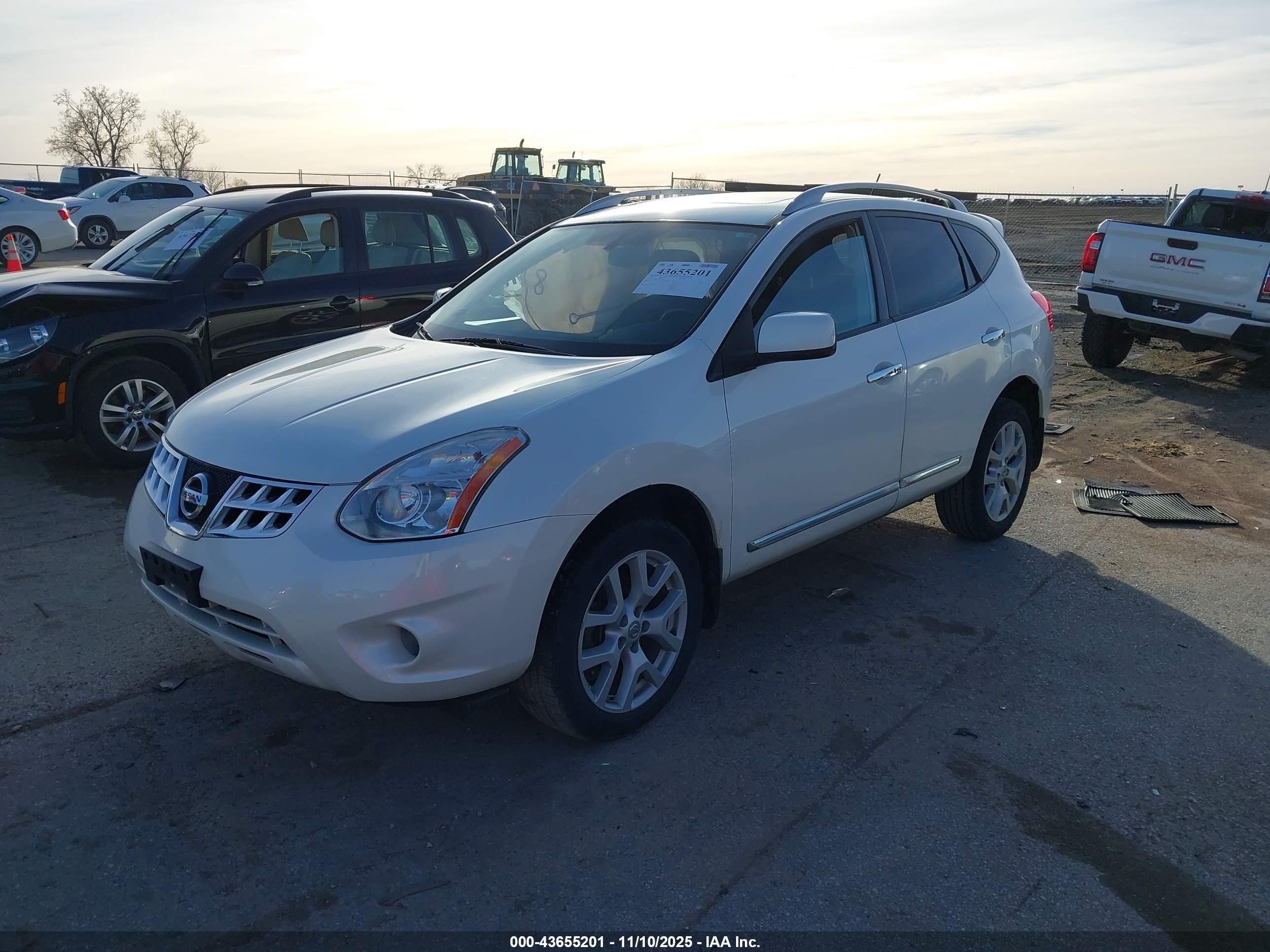 NISSAN ROGUE image 2