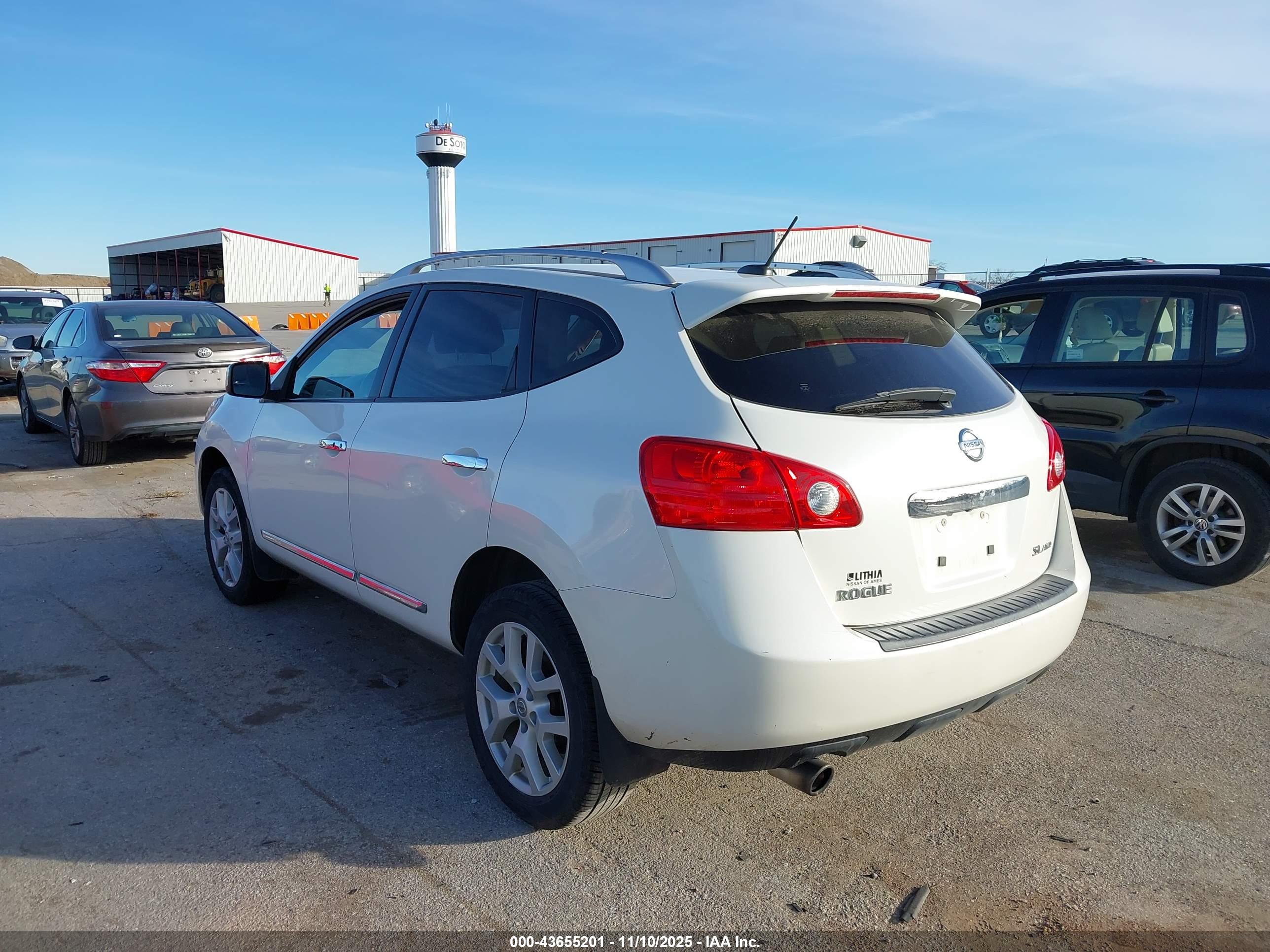 NISSAN ROGUE image 3