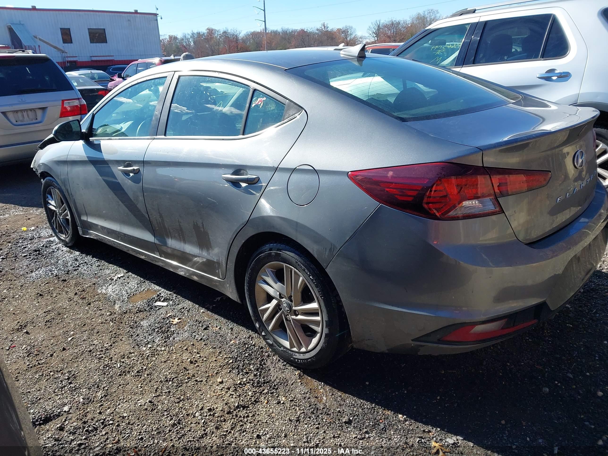 HYUNDAI ELANTRA image 3