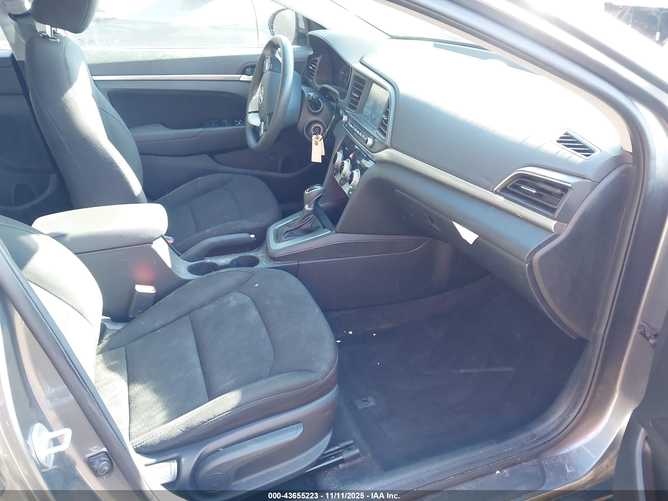 HYUNDAI ELANTRA image 5