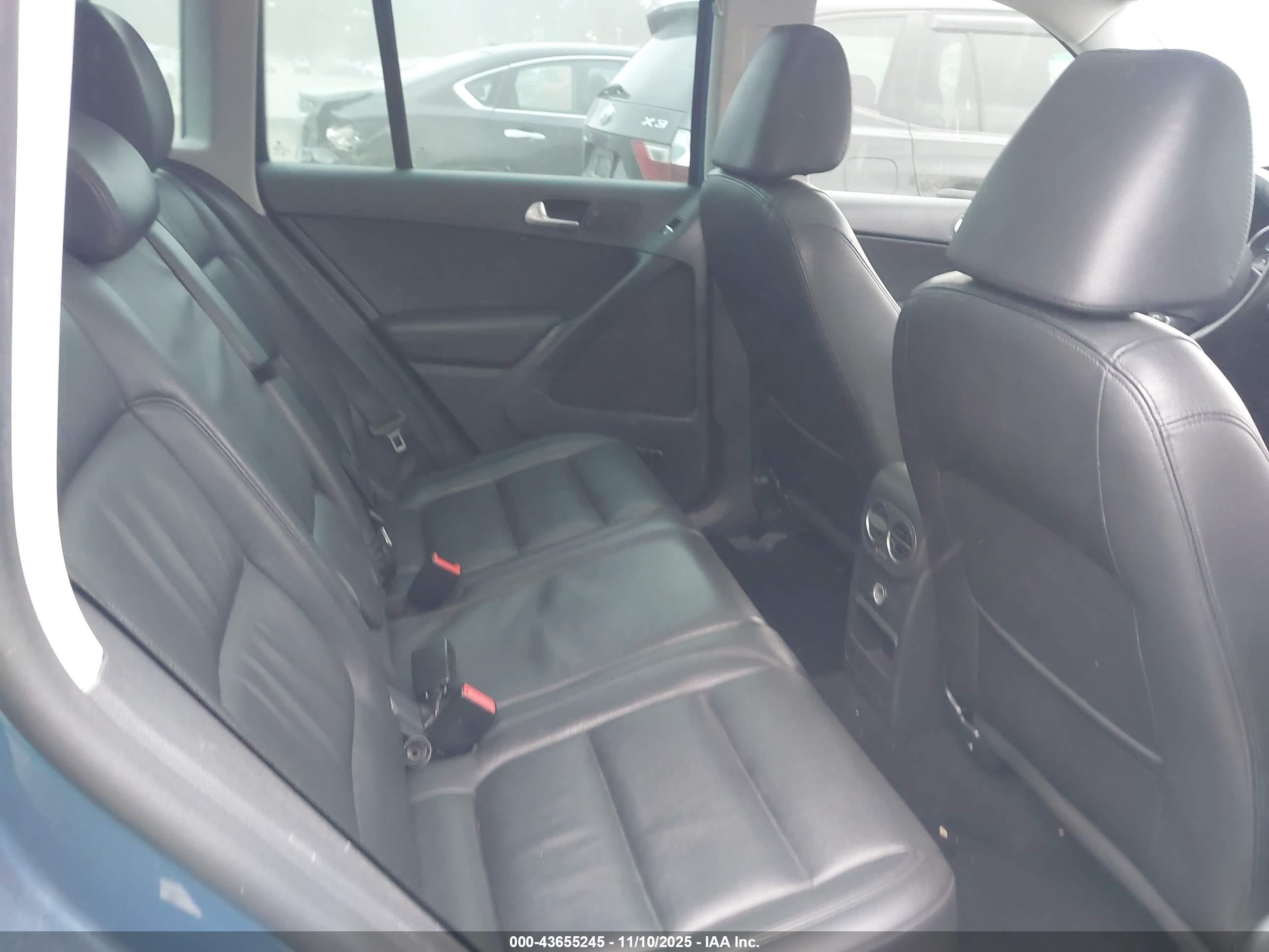 VOLKSWAGEN TIGUAN image 8