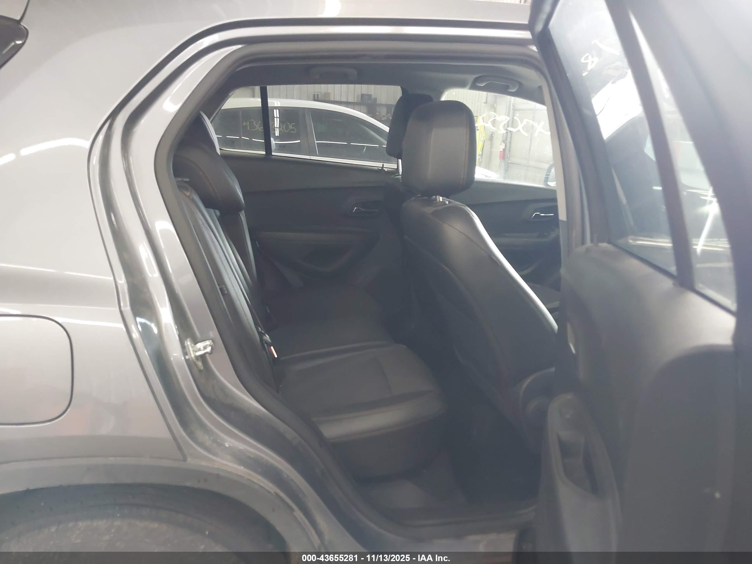CHEVROLET TRAX image 8