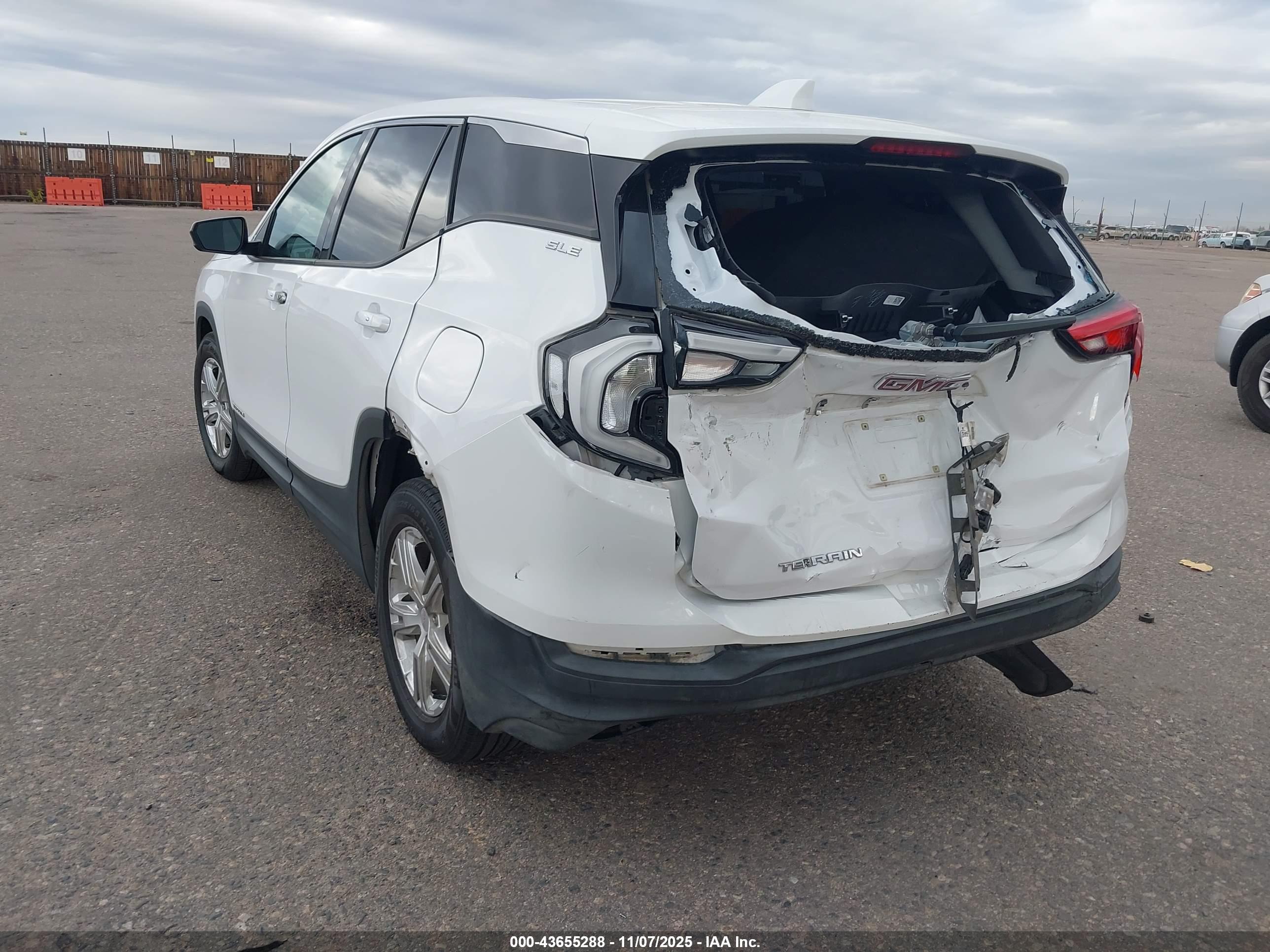 GMC TERRAIN image 3