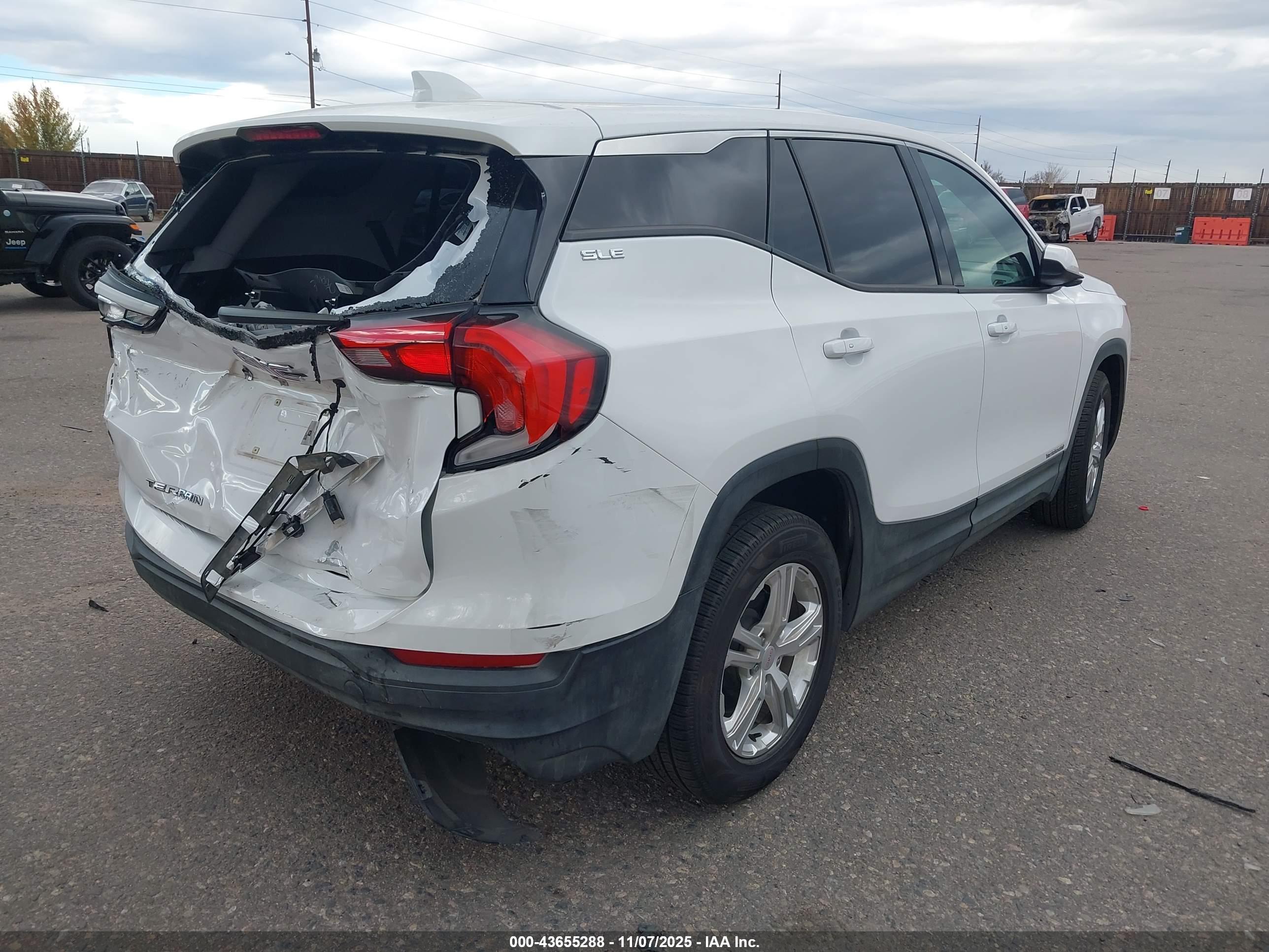 GMC TERRAIN image 4