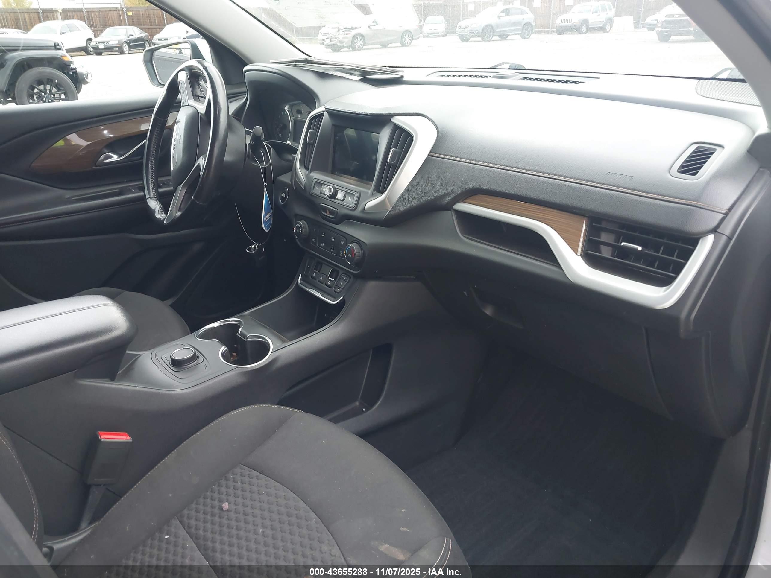 GMC TERRAIN image 5