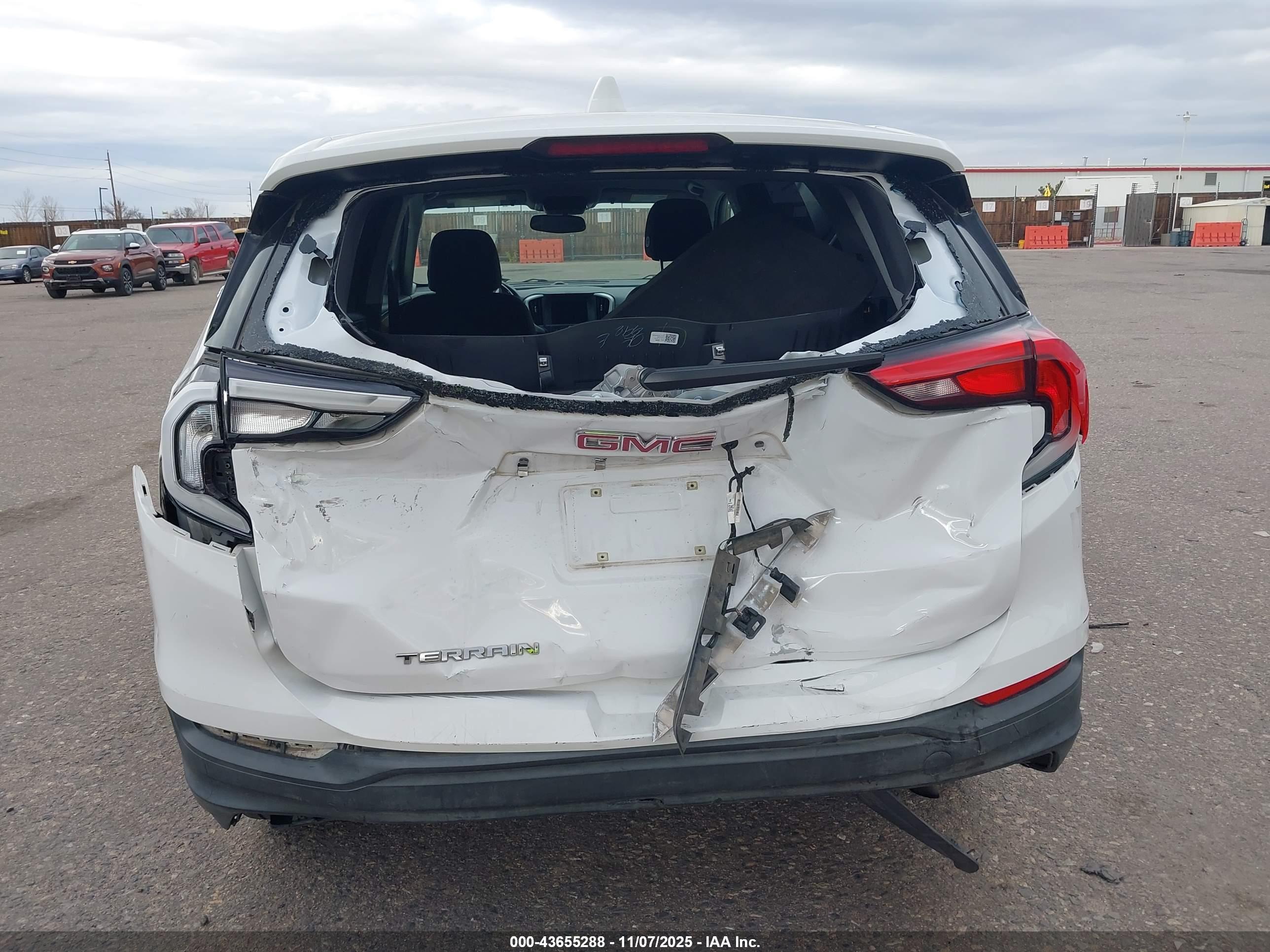 GMC TERRAIN image 6