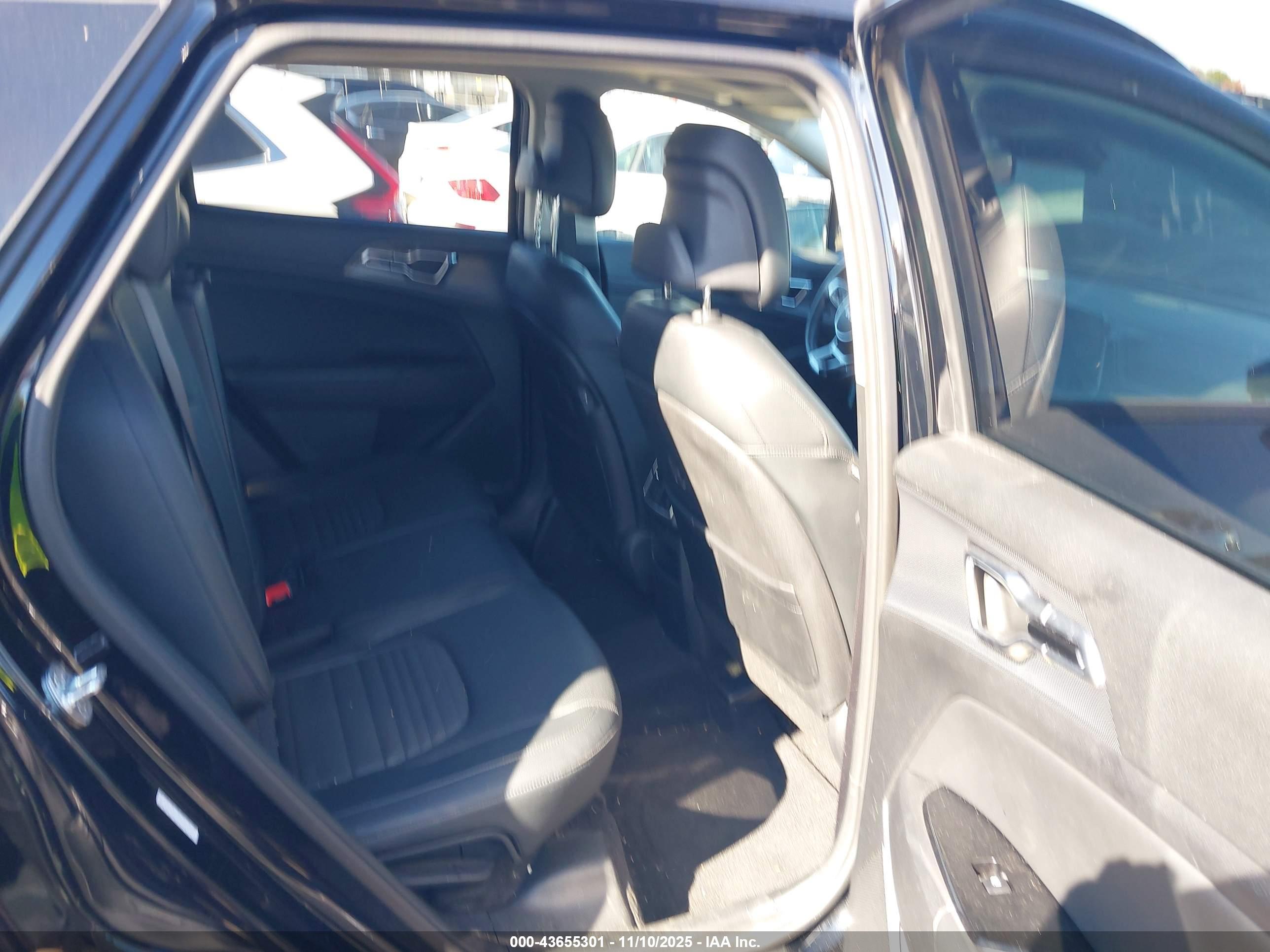 KIA SPORTAGE image 8