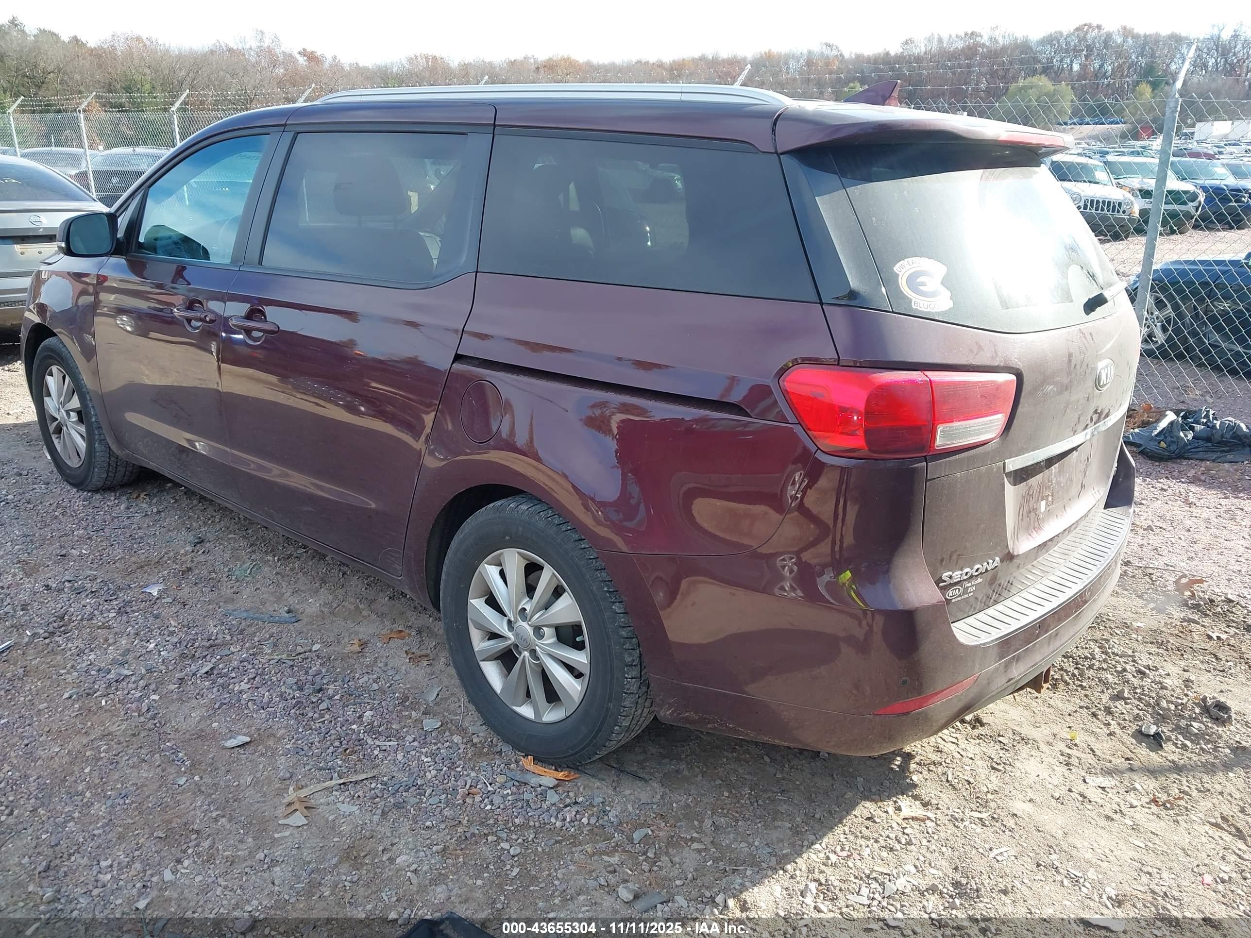 KIA SEDONA image 3