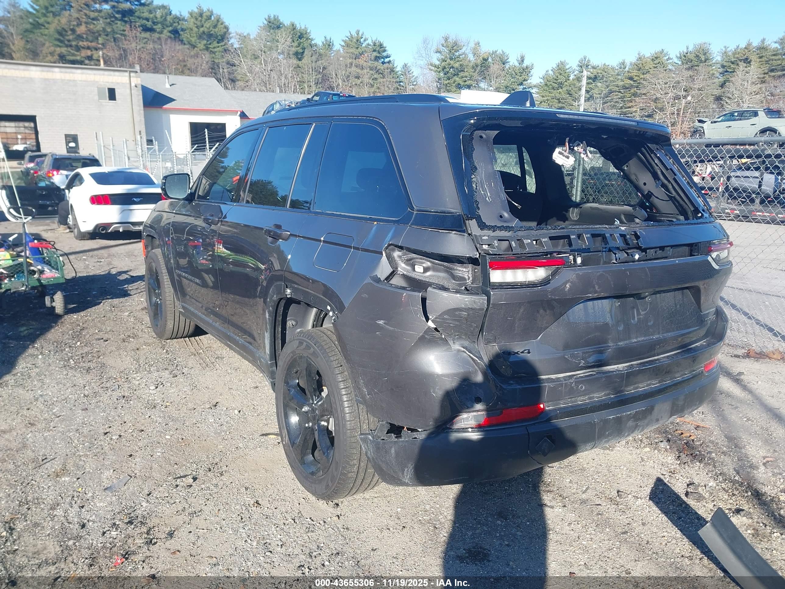 JEEP GRAND image 3