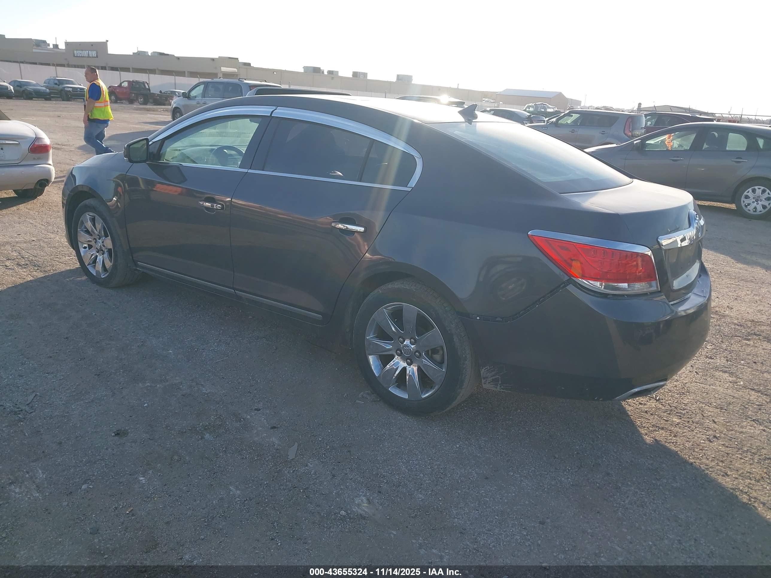 BUICK LACROSSE image 3