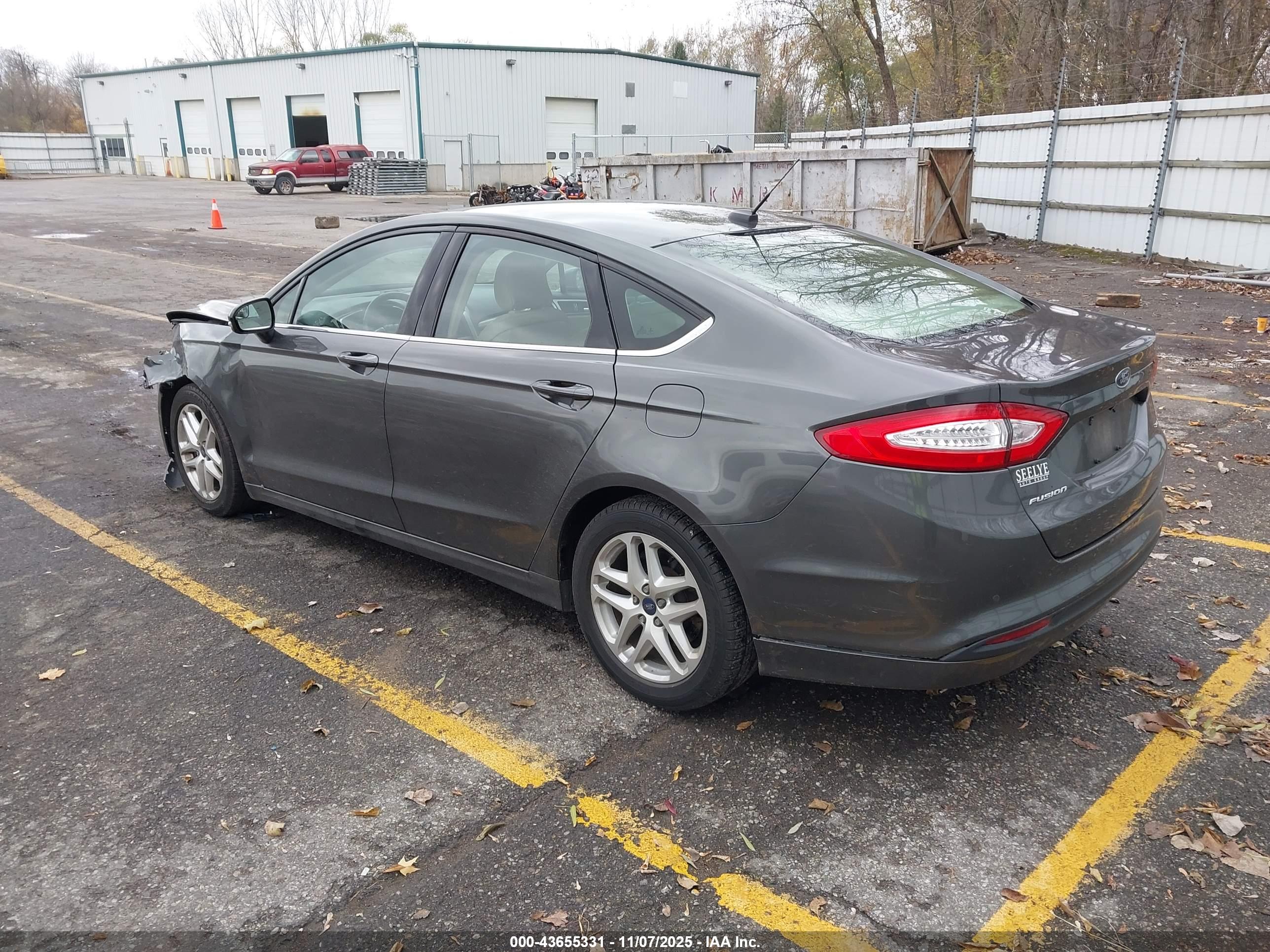 FORD FUSION image 3