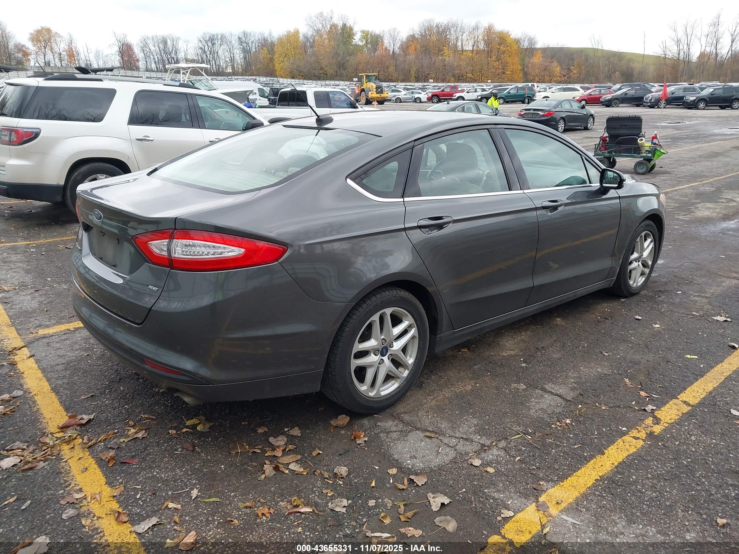 FORD FUSION image 4