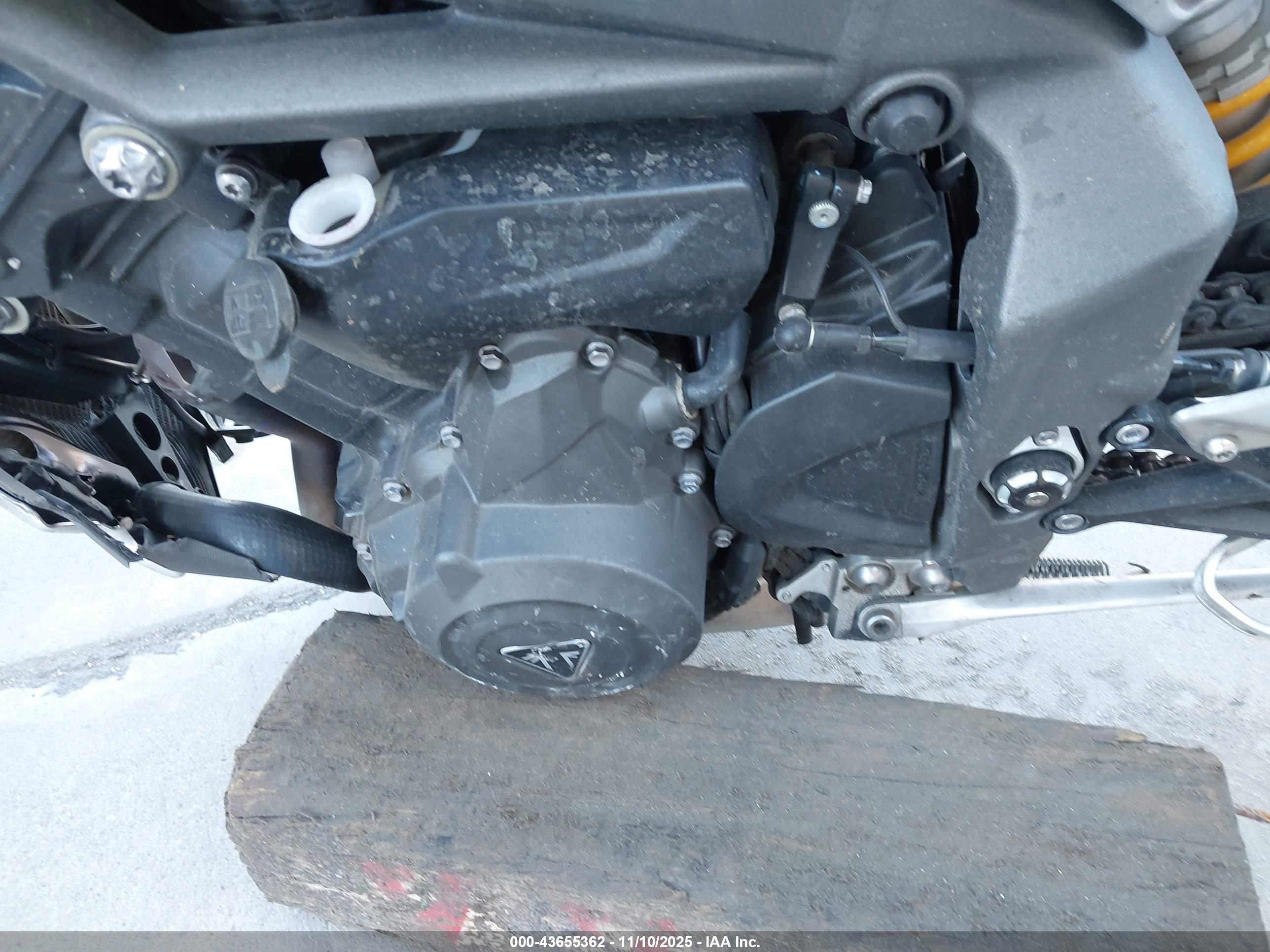 TRIUMPH MOTORCYCLE image 9