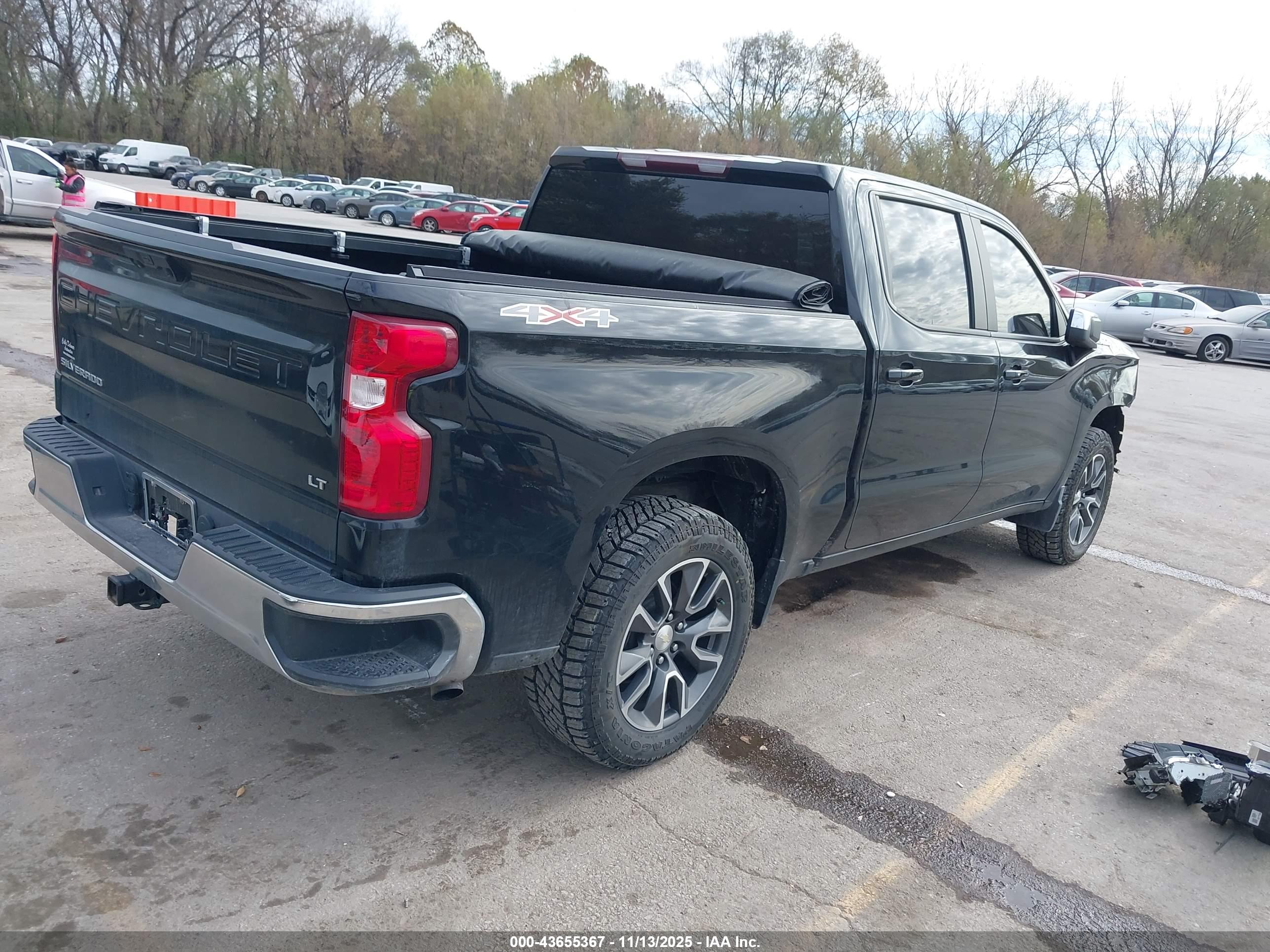 CHEVROLET SILVERADO image 4