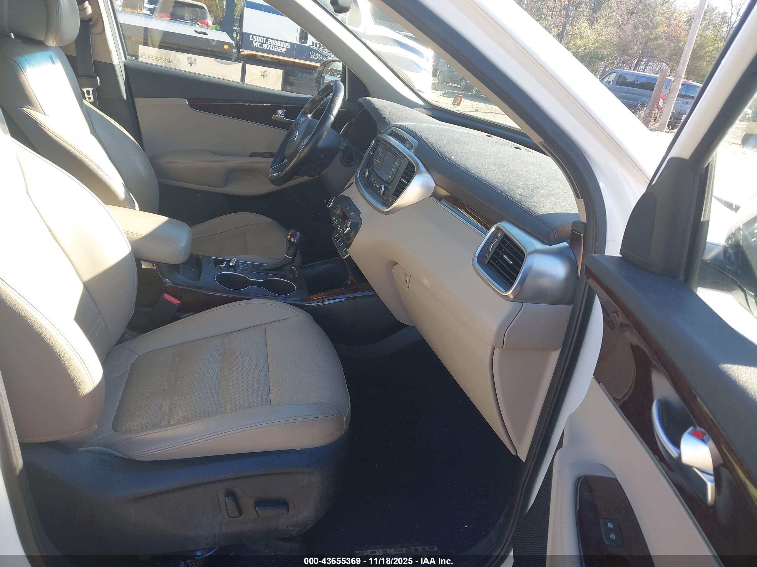 KIA SORENTO image 5
