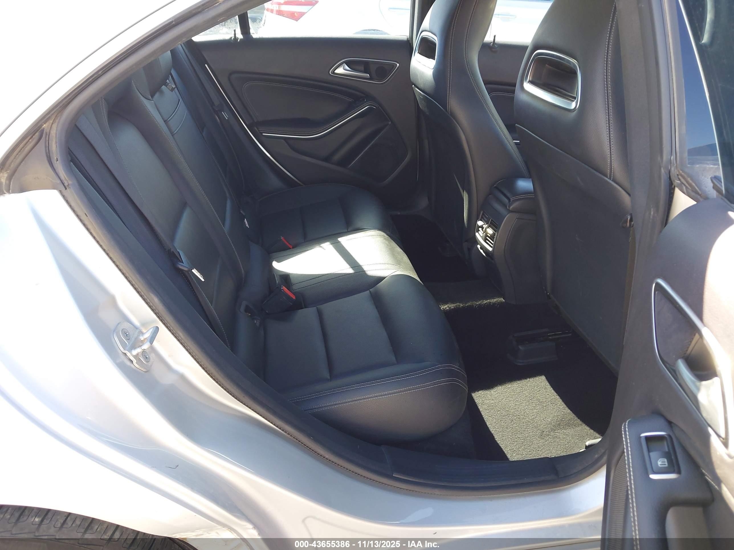 MERCEDES-BENZ CLA image 8