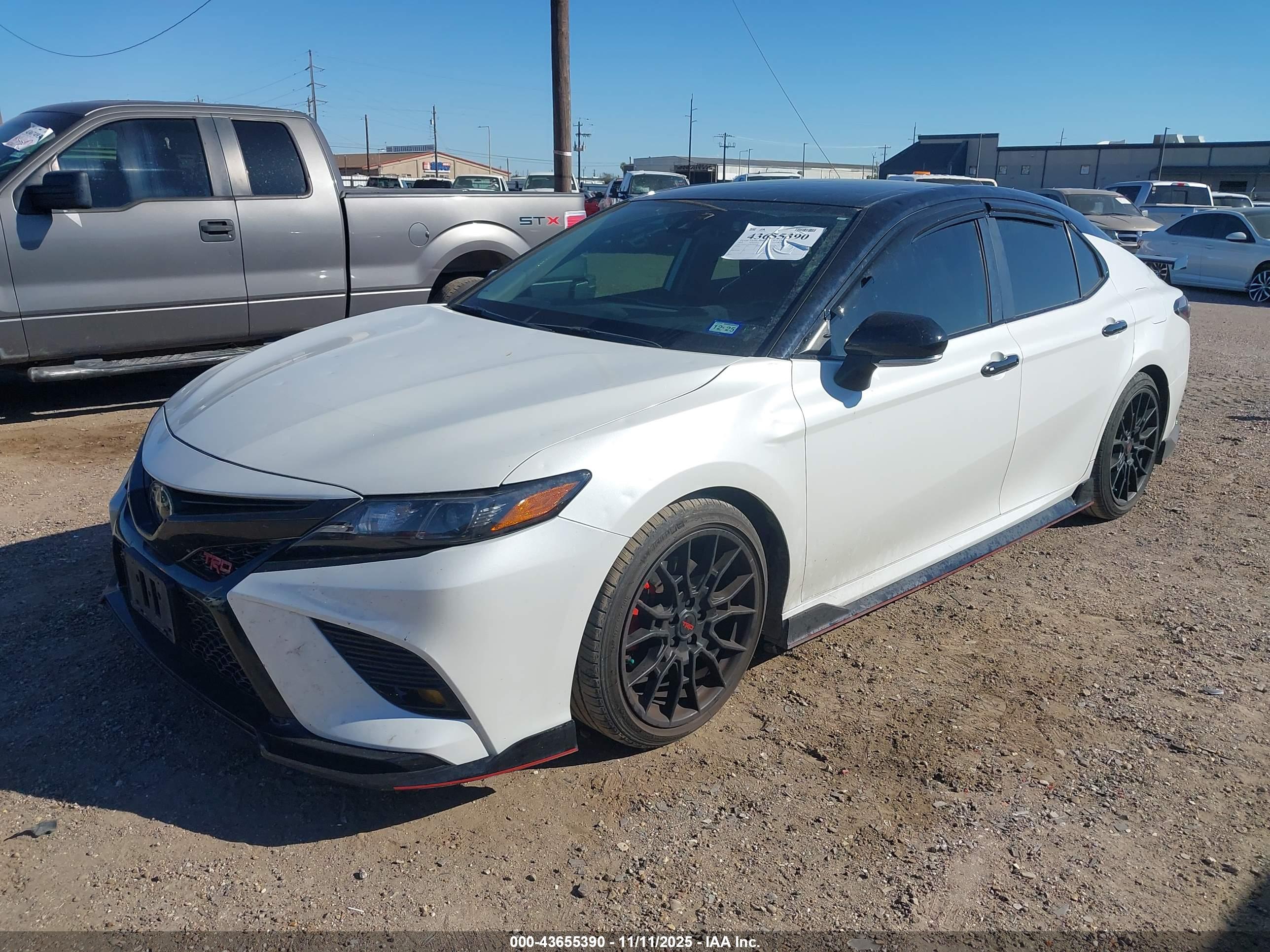 TOYOTA CAMRY image 2