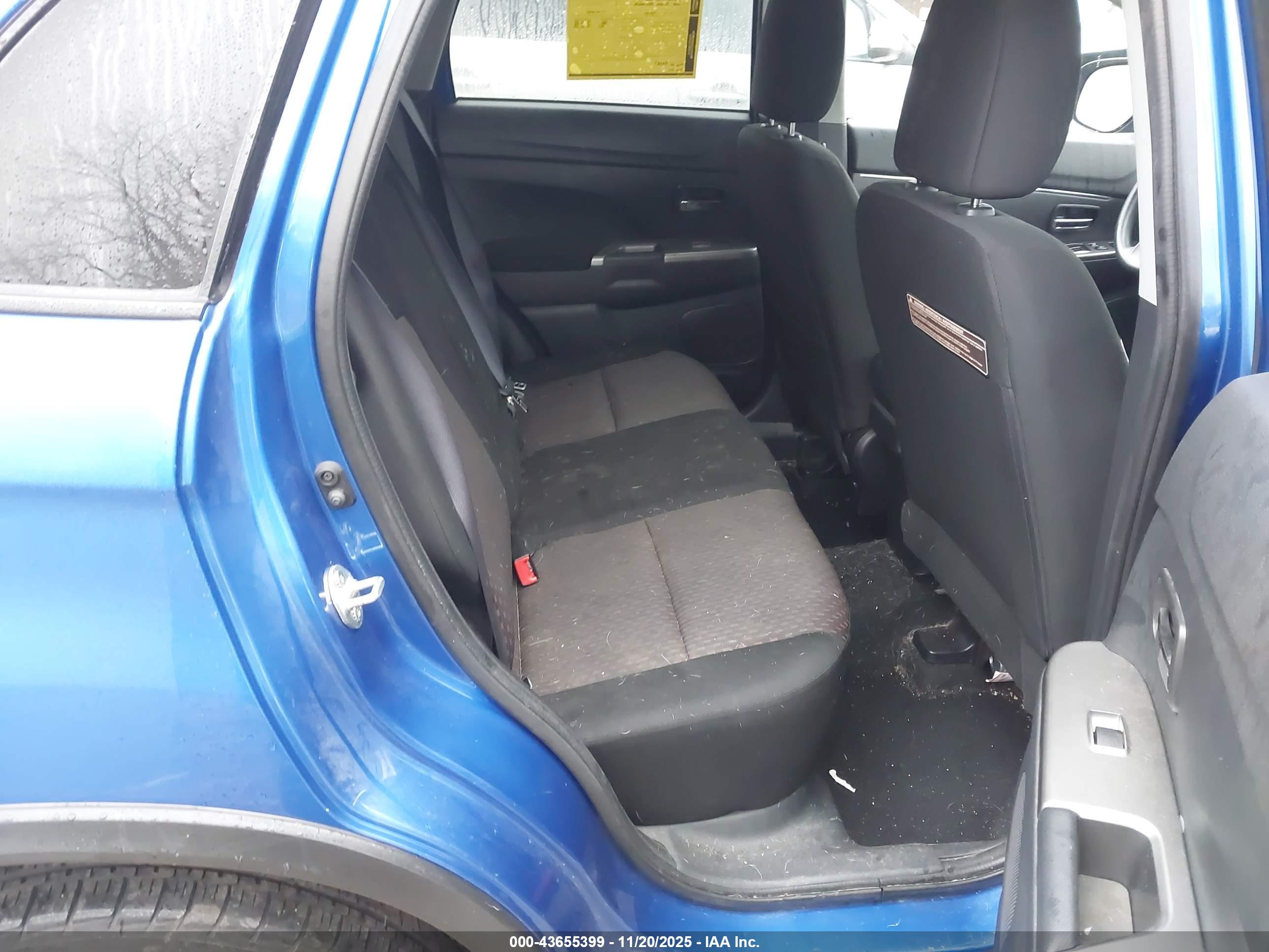 MITSUBISHI OUTLANDER image 8