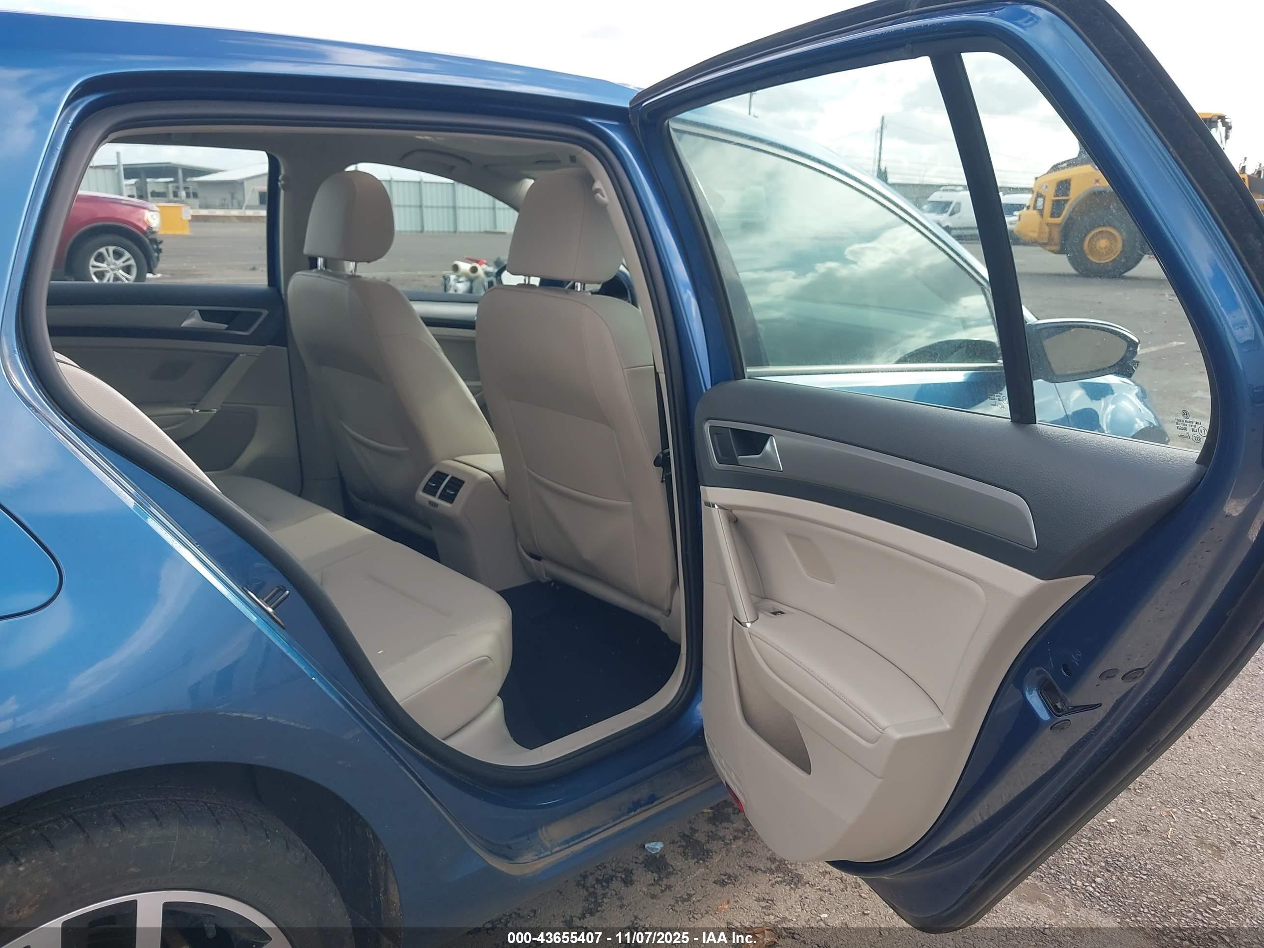 VOLKSWAGEN GOLF image 8