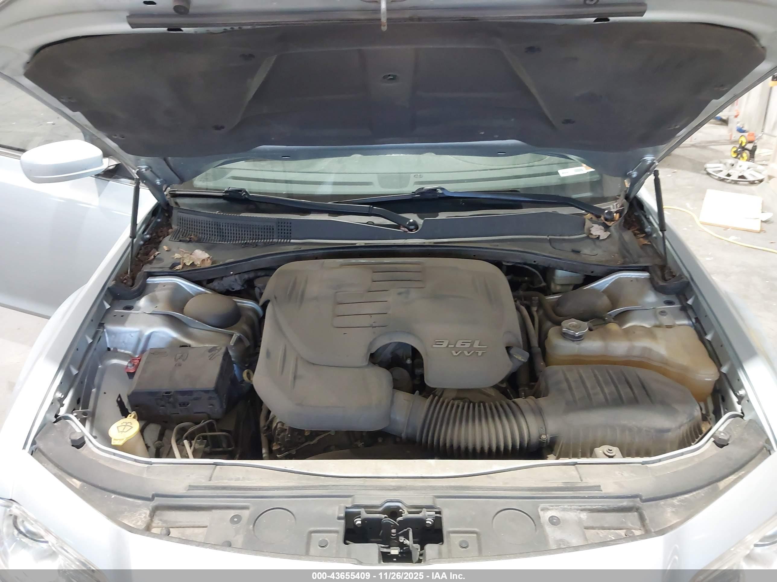 CHRYSLER 300 image 10