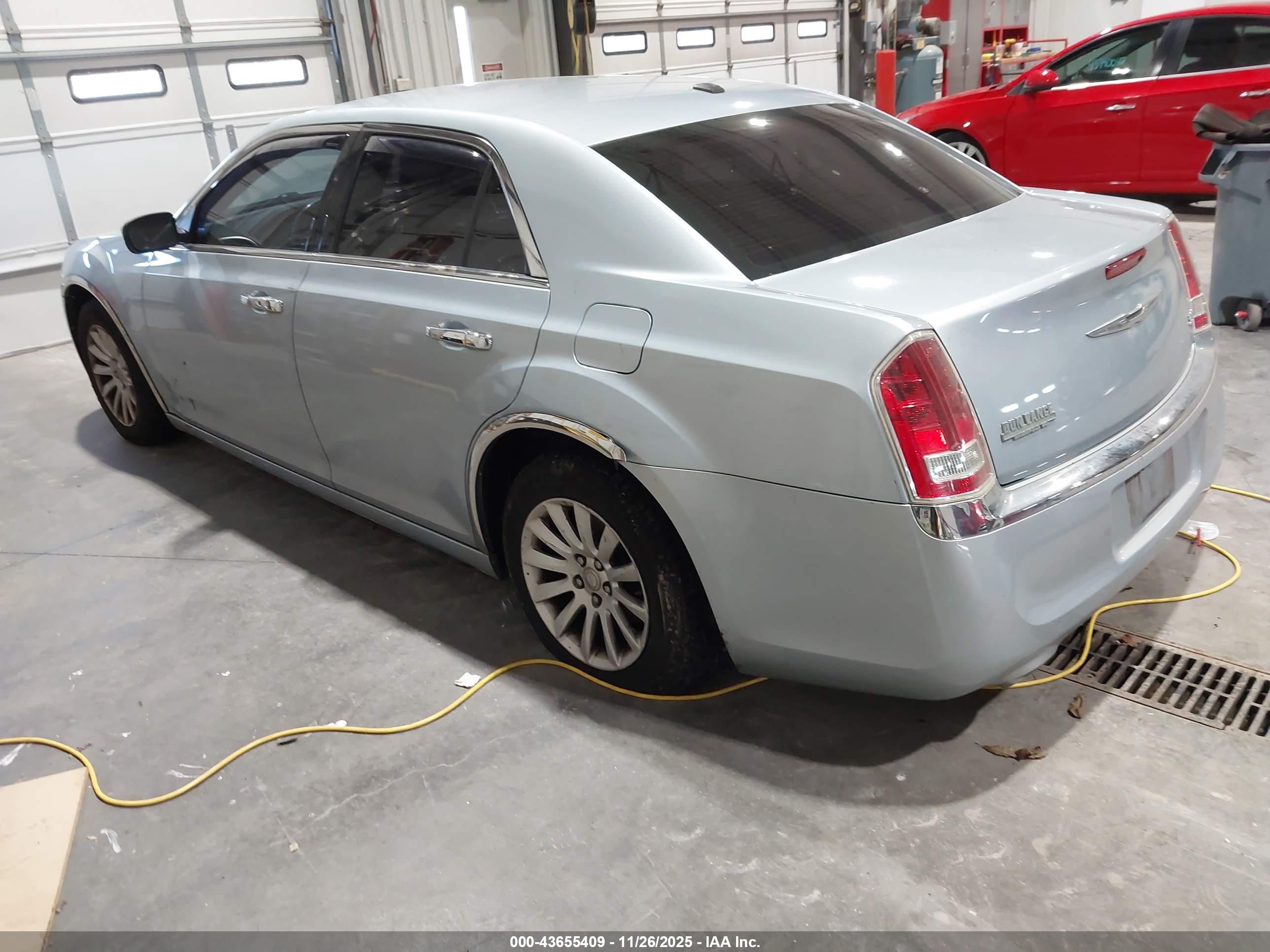 CHRYSLER 300 image 3