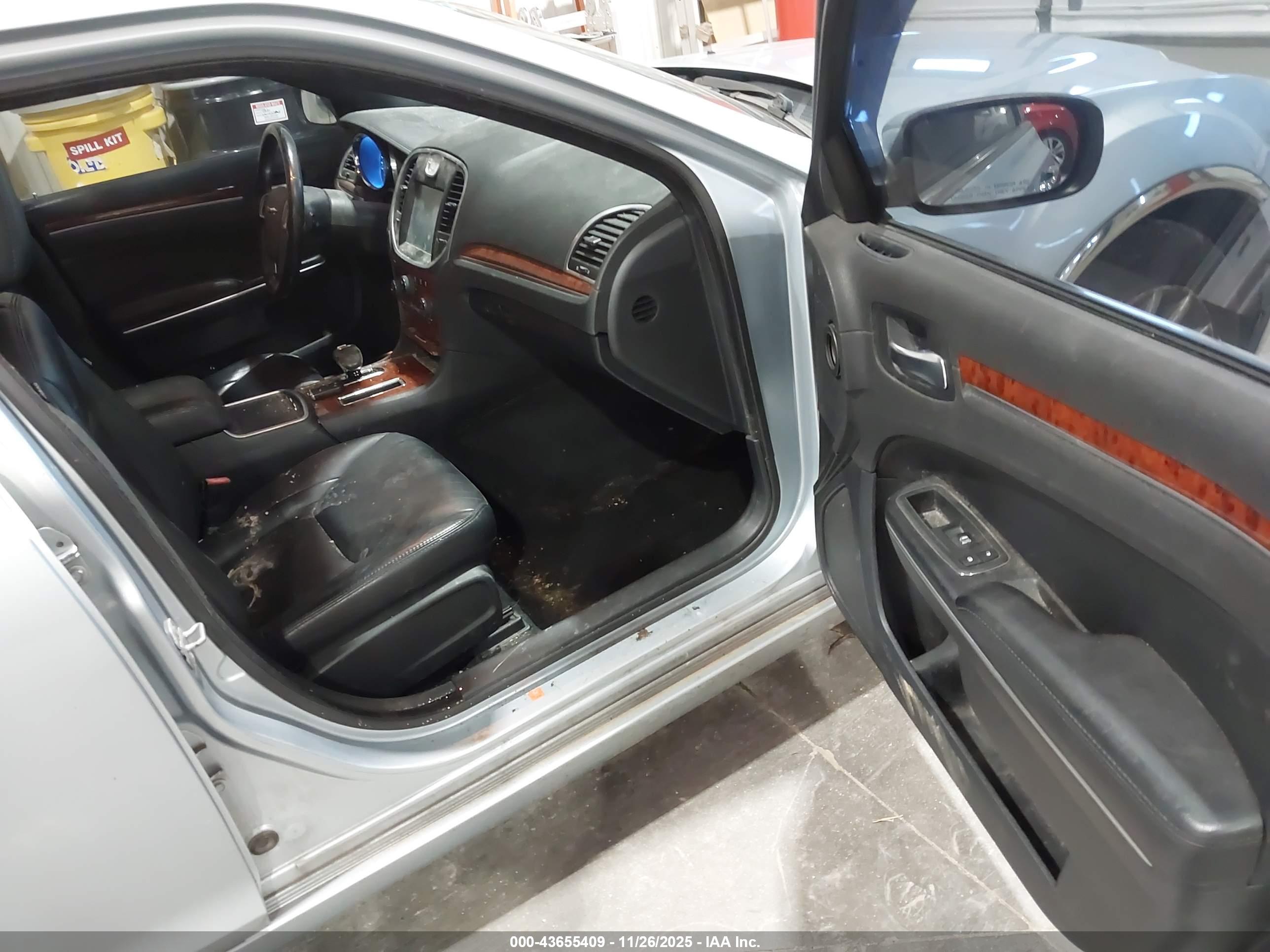 CHRYSLER 300 image 5