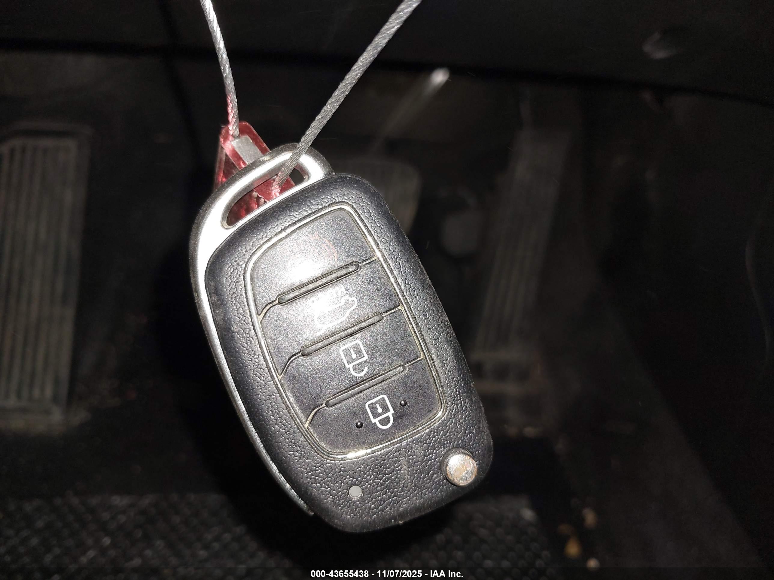 HYUNDAI TUCSON image 11