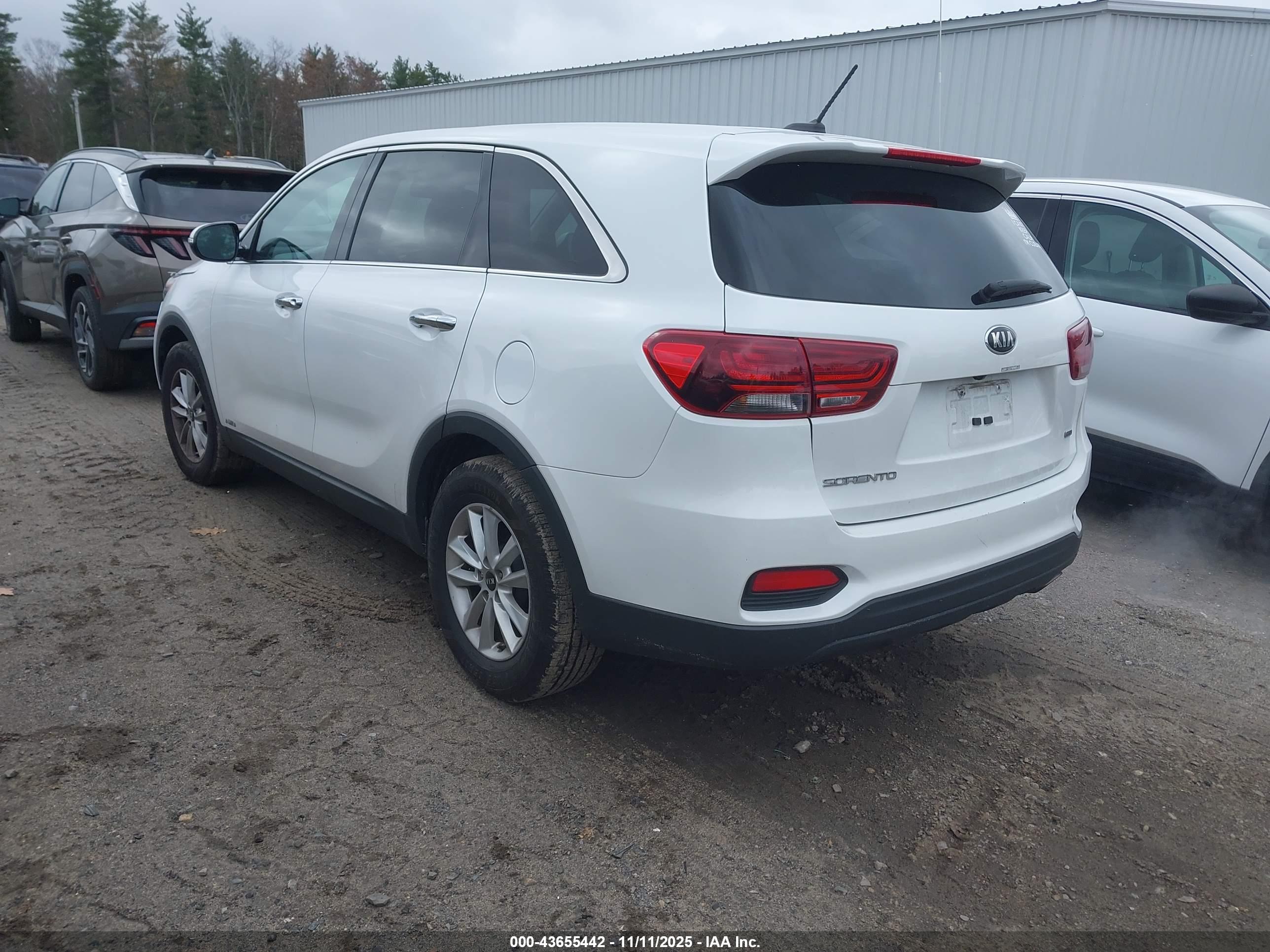 KIA SORENTO image 3