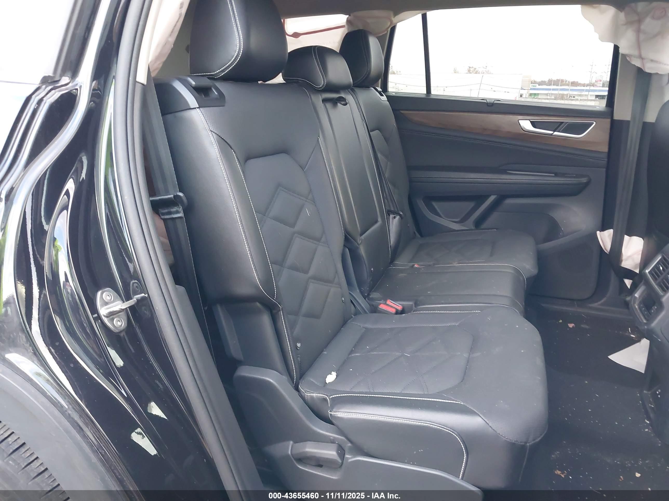 VOLKSWAGEN ATLAS image 8