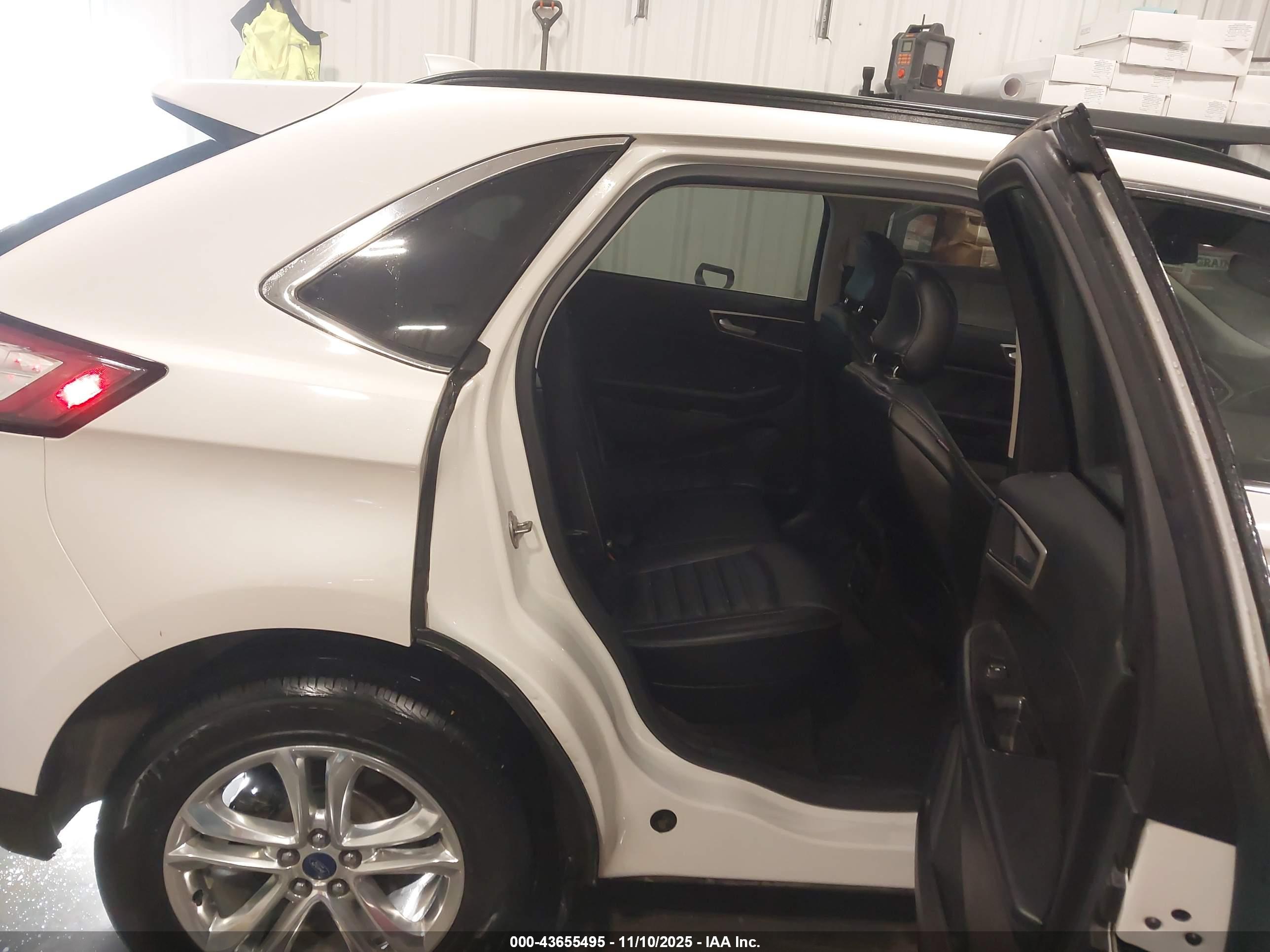 FORD EDGE image 8