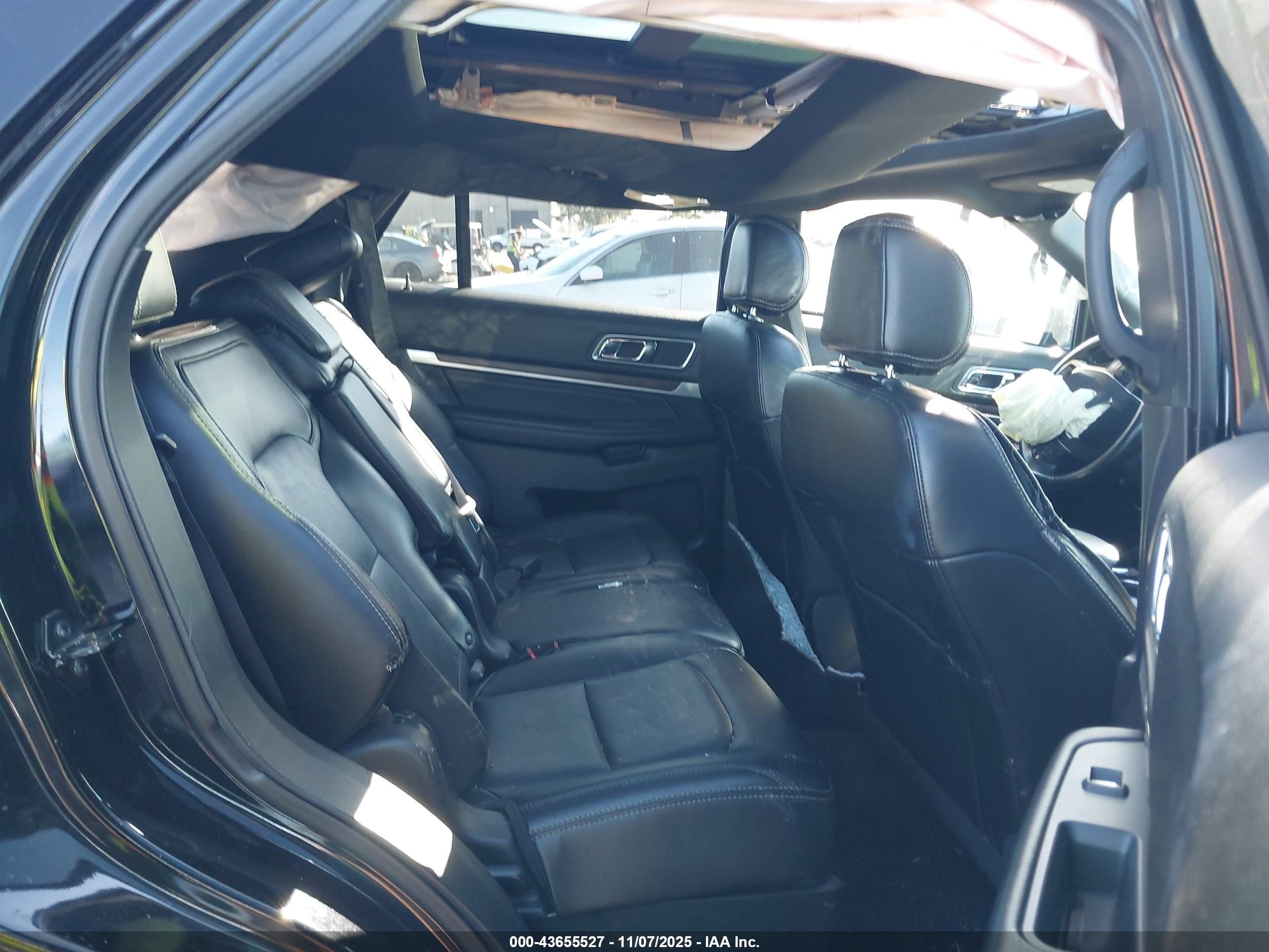 FORD EXPLORER image 8