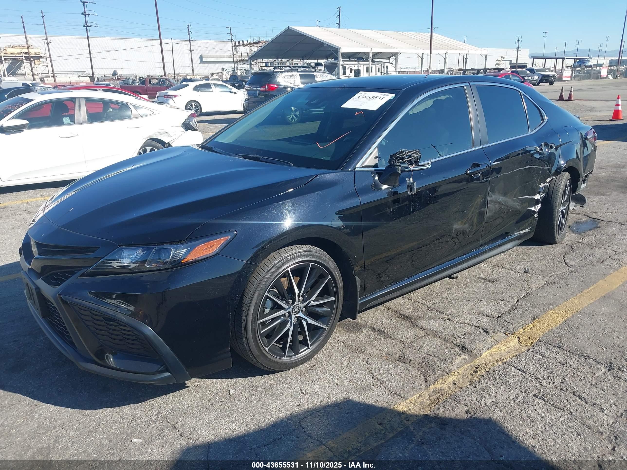 TOYOTA CAMRY image 2