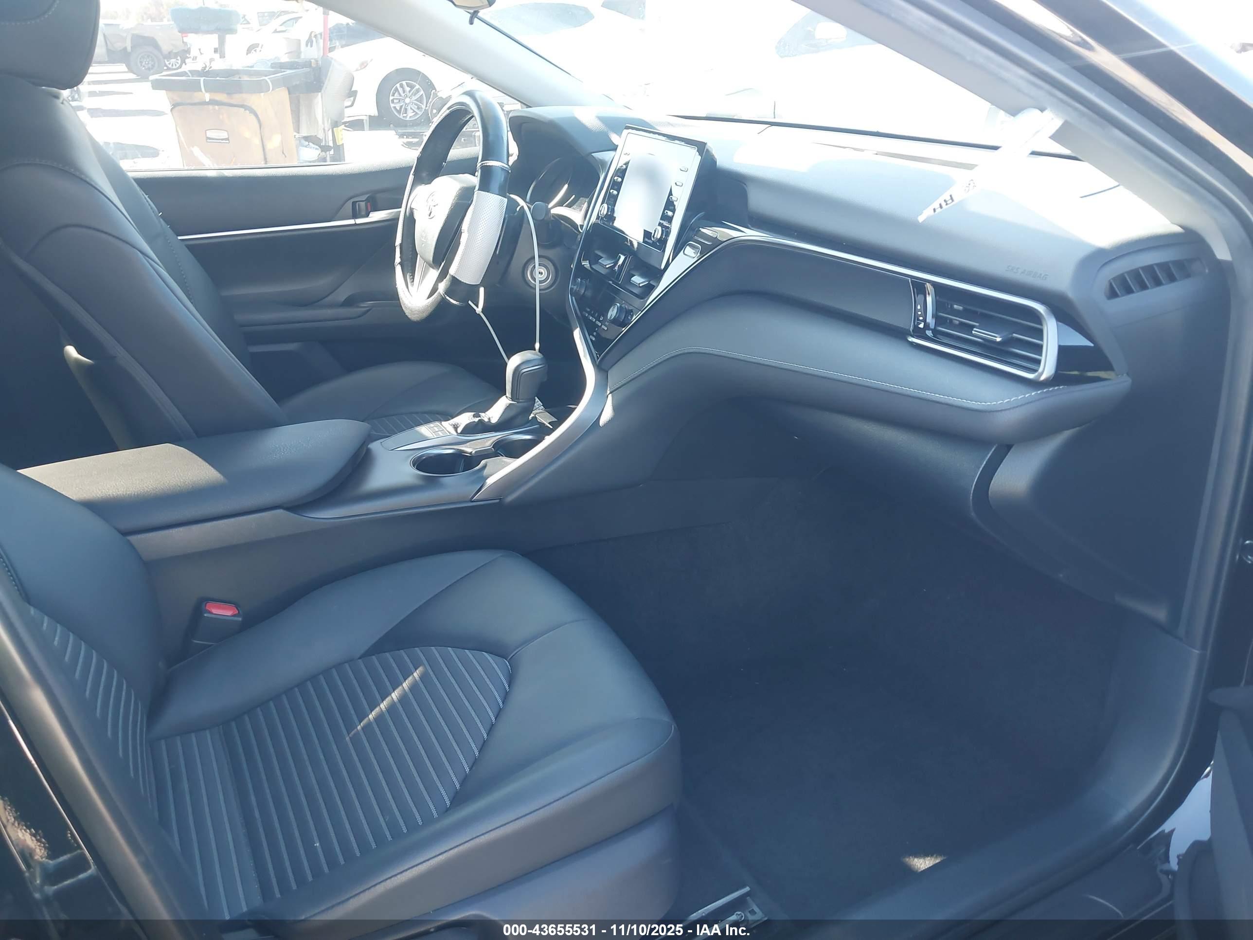 TOYOTA CAMRY image 5
