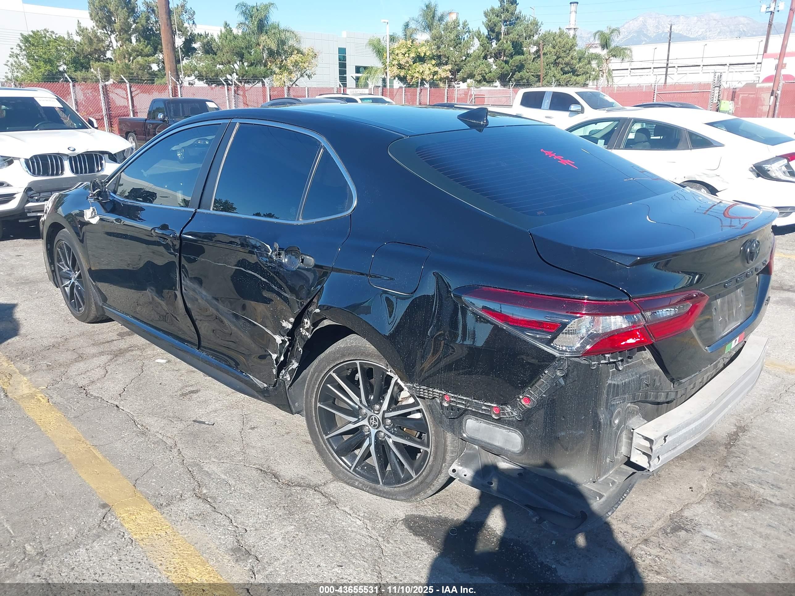 TOYOTA CAMRY image 6